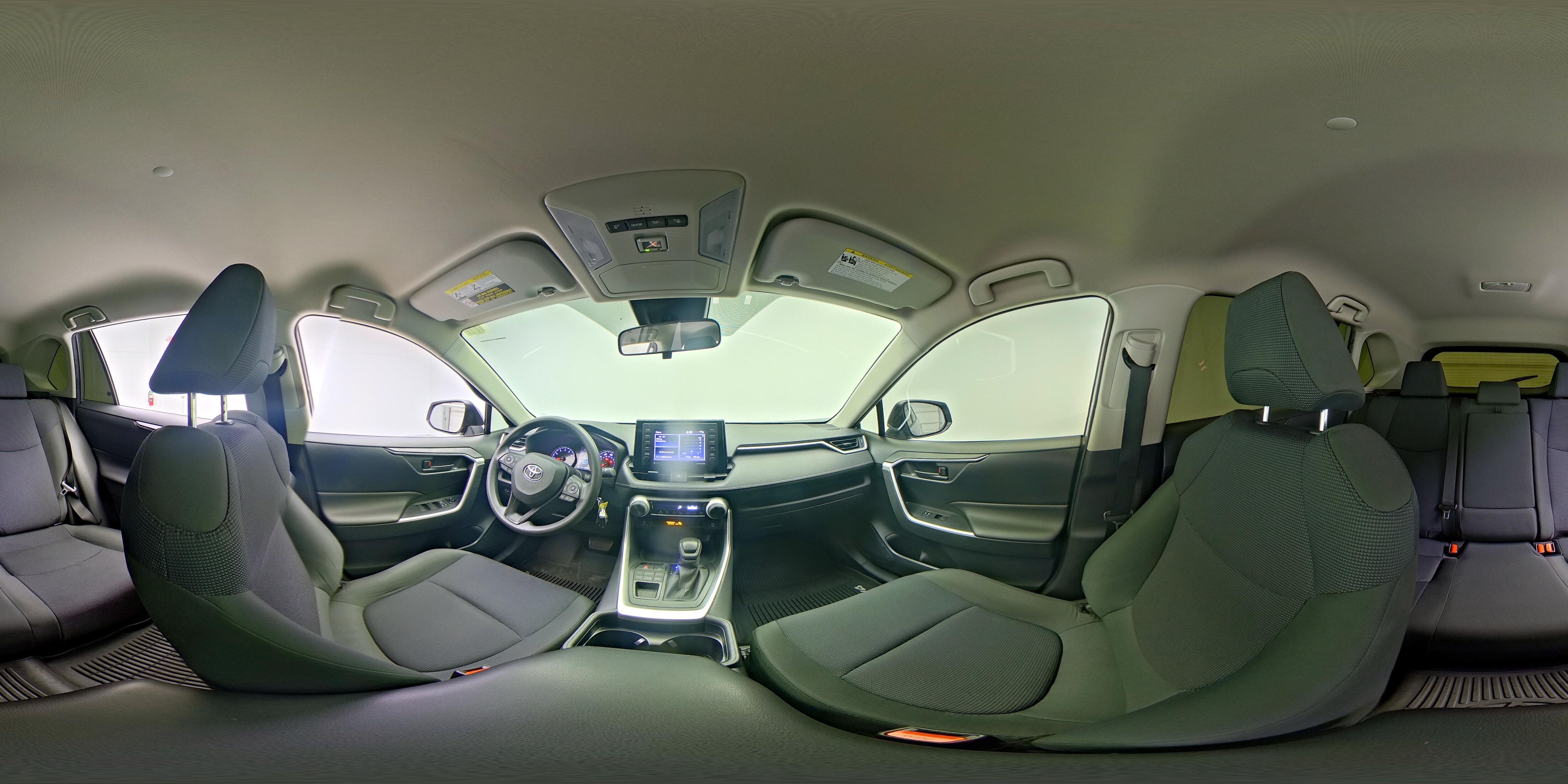 2020 Toyota RAV4 LE - Photo 24