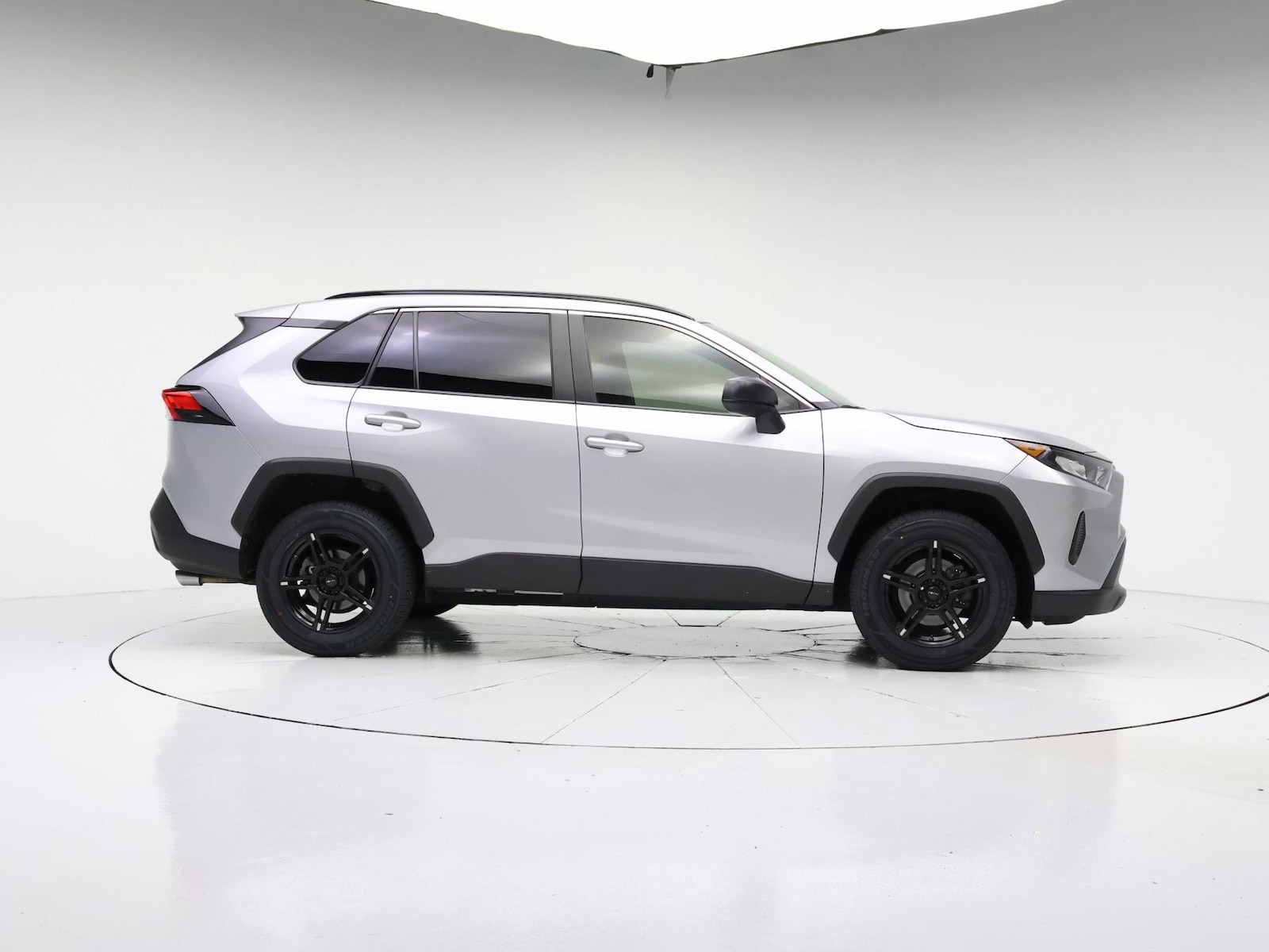 2020 Toyota RAV4 LE - Photo 8