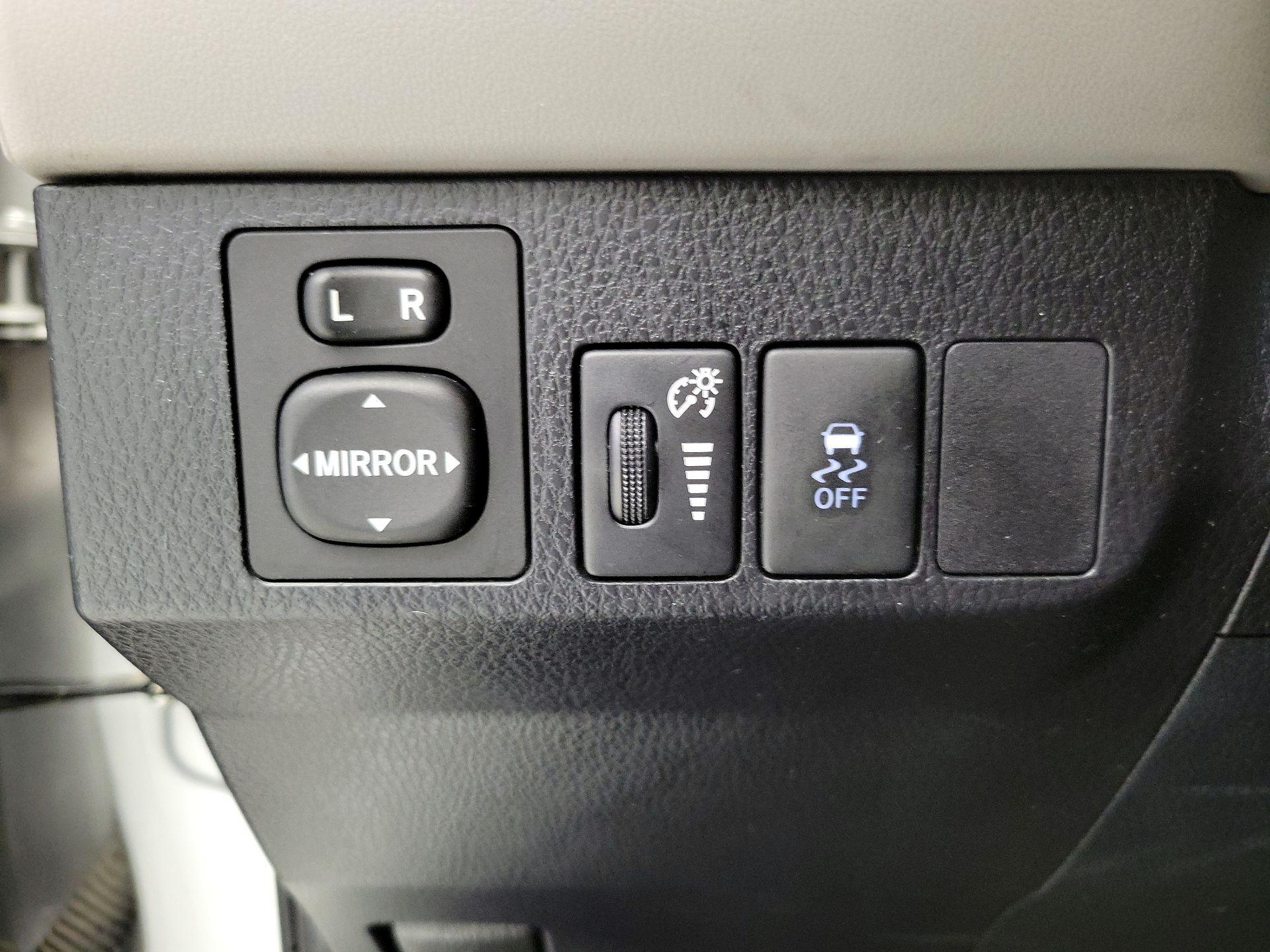 Thumbnail: 2015 Toyota RAV4 - 13