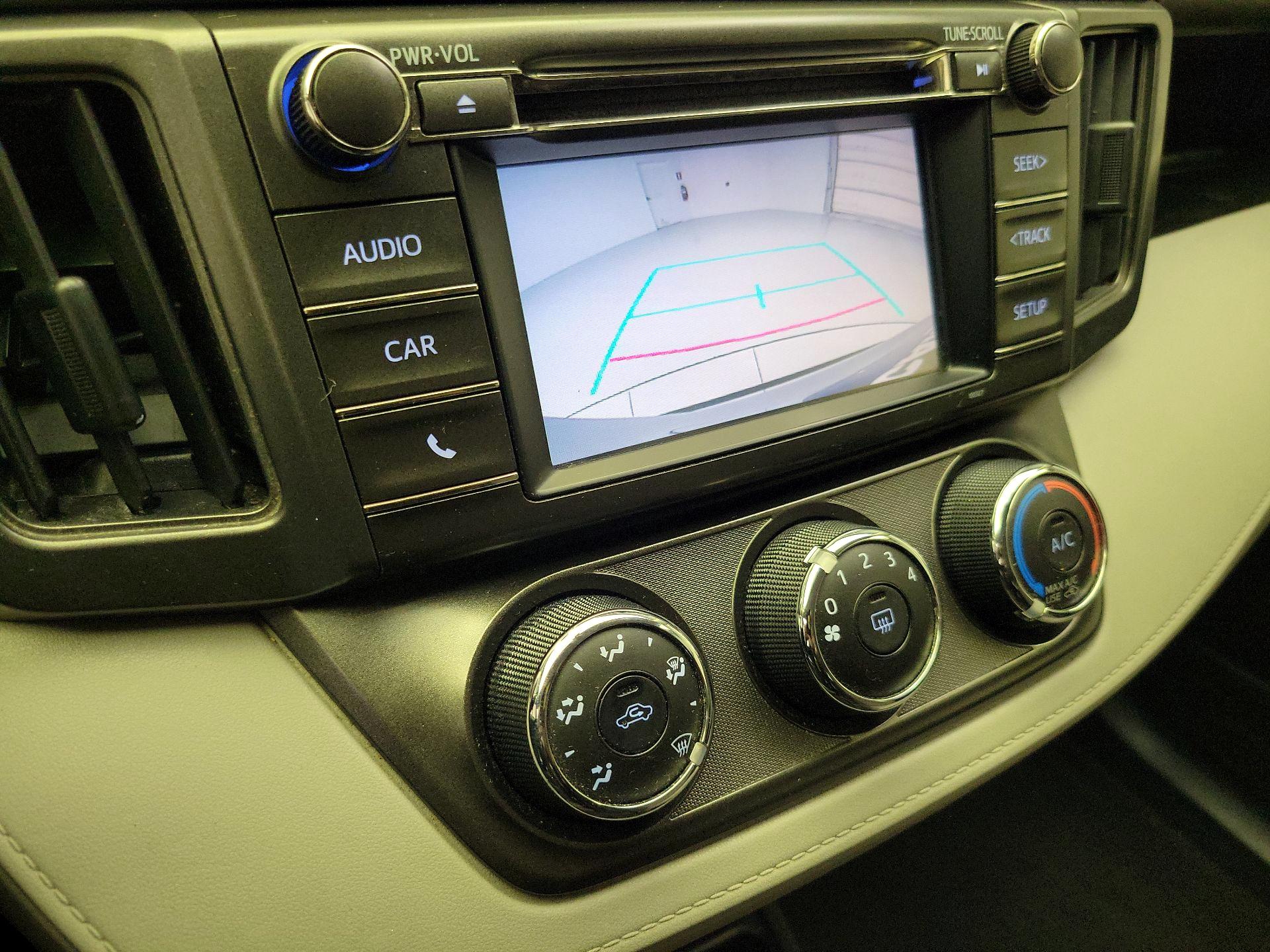 Thumbnail: 2015 Toyota RAV4 - 14