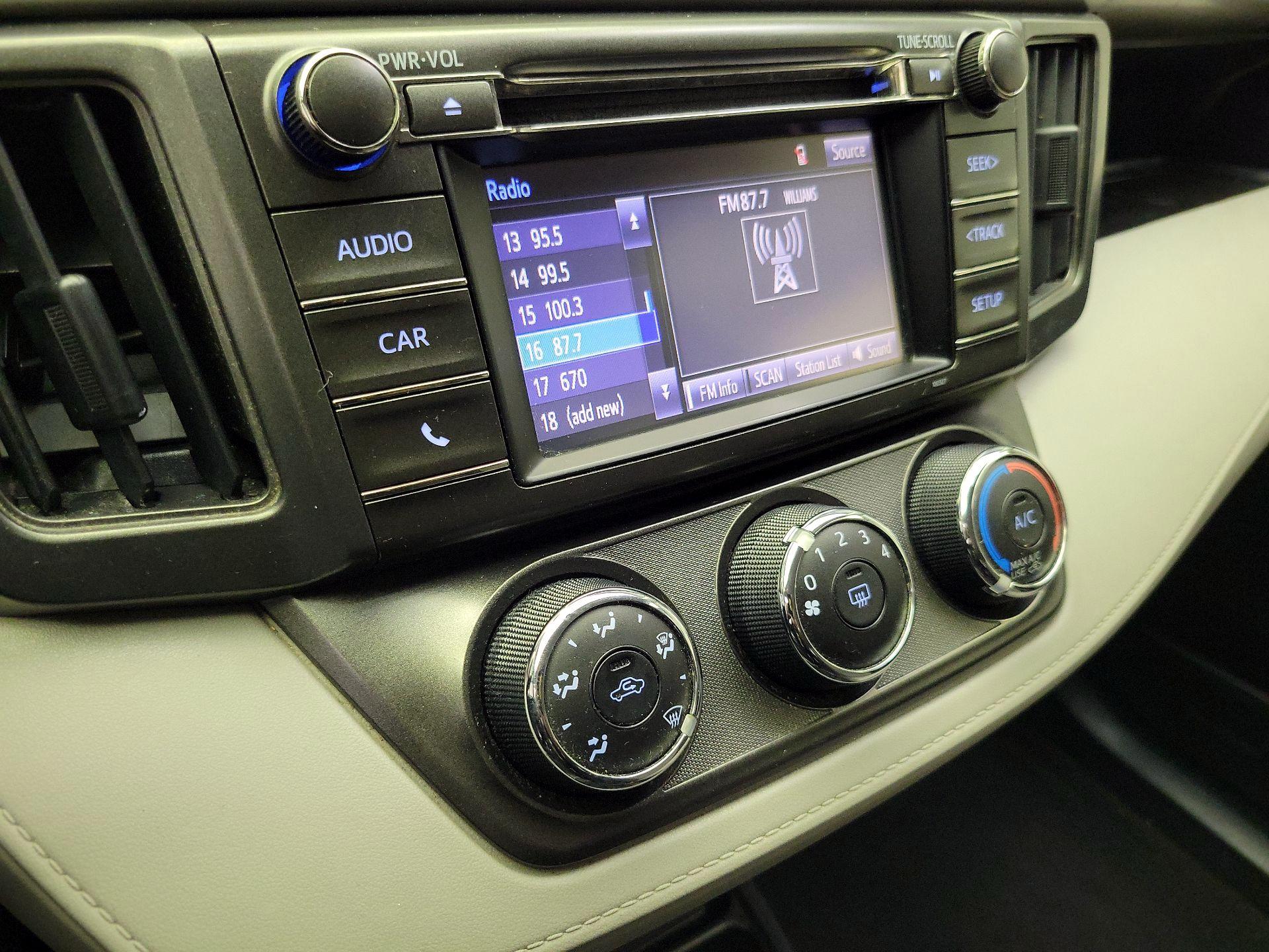 Thumbnail: 2015 Toyota RAV4 - 15