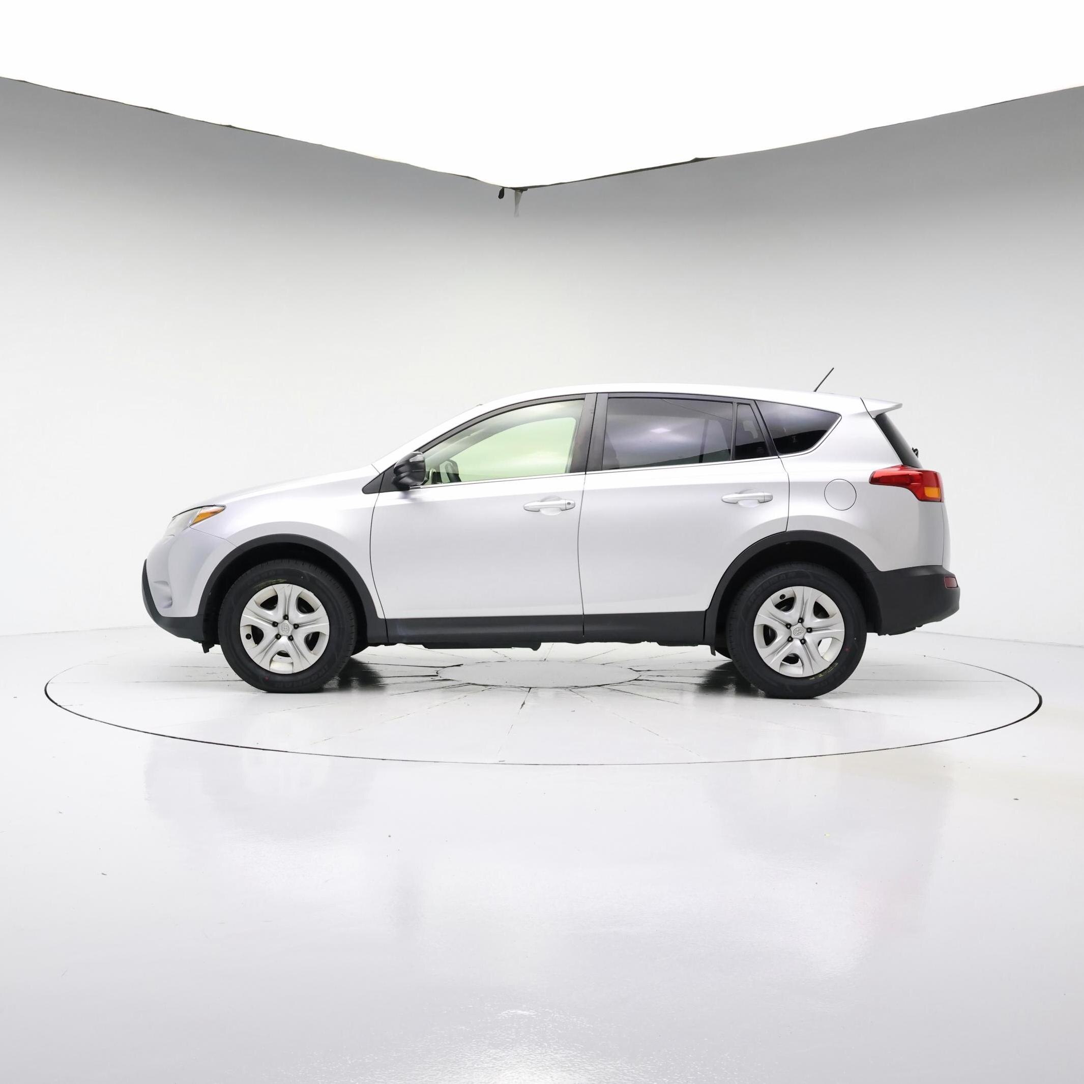 Thumbnail: 2015 Toyota RAV4 - 3