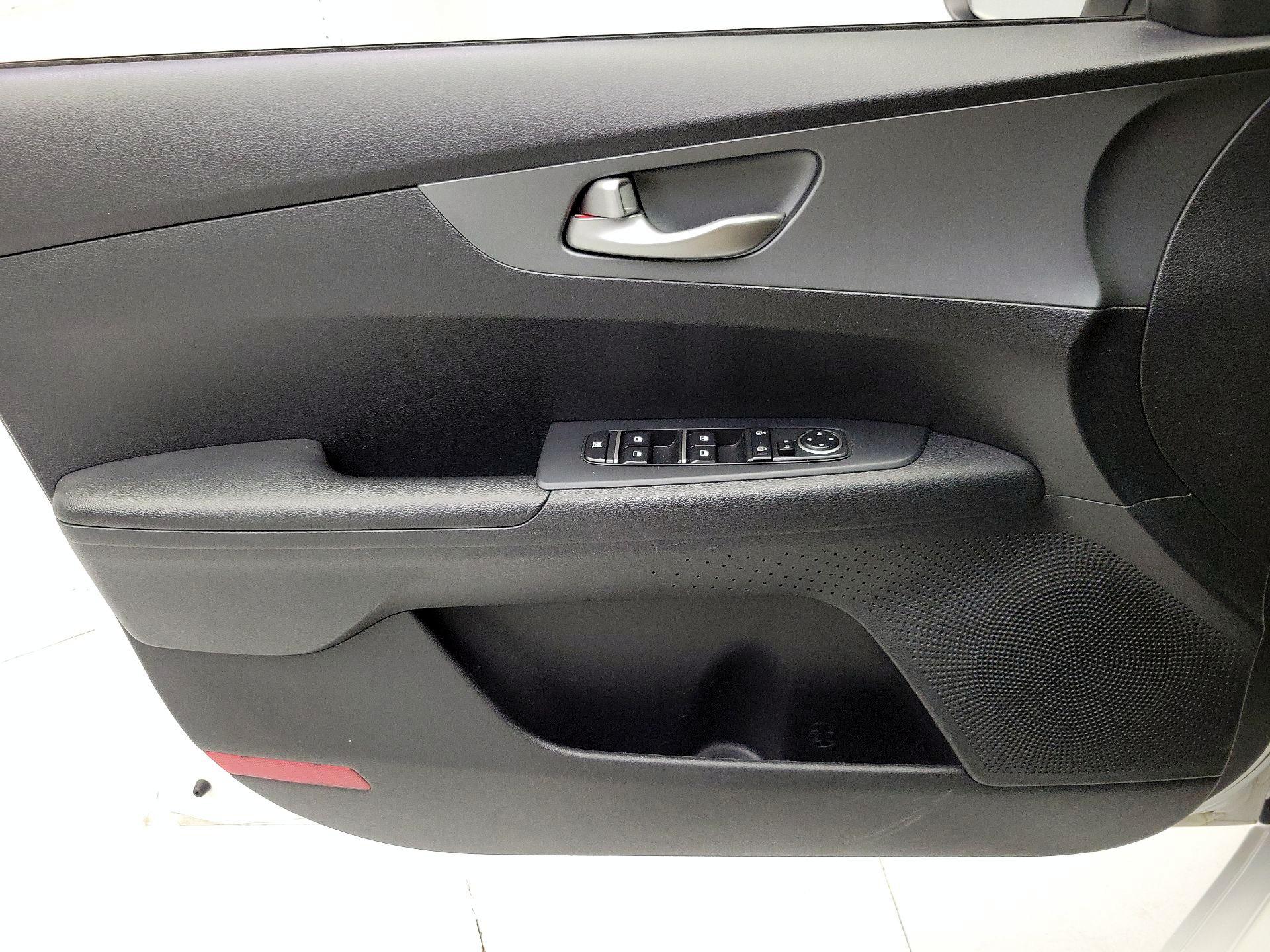 Thumbnail: 2020 Kia Forte - 12