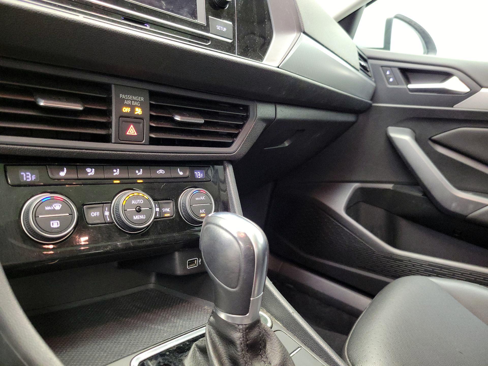 Thumbnail: 2019 Volkswagen Jetta - 16