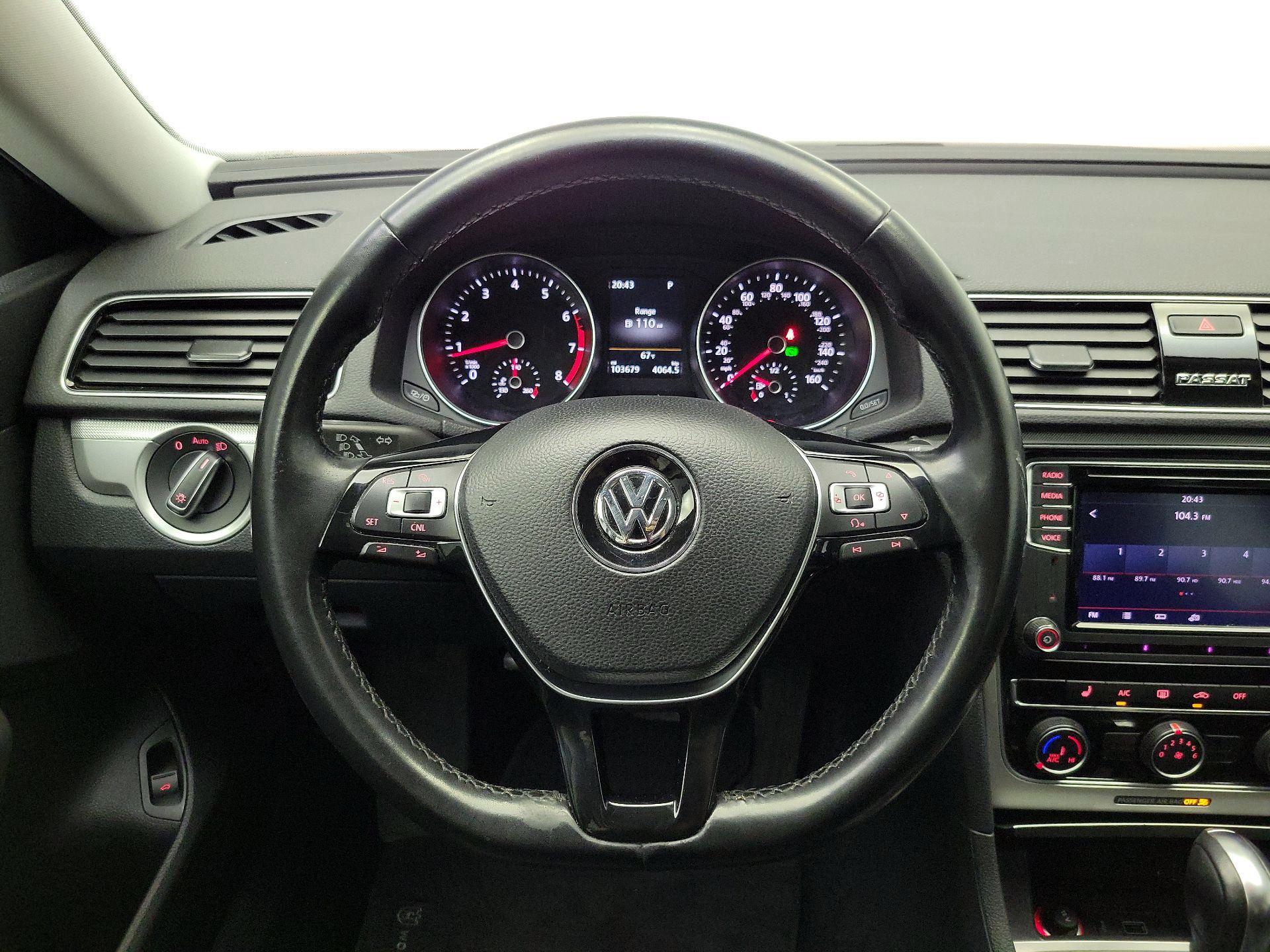 Thumbnail: 2019 Volkswagen Passat - 10