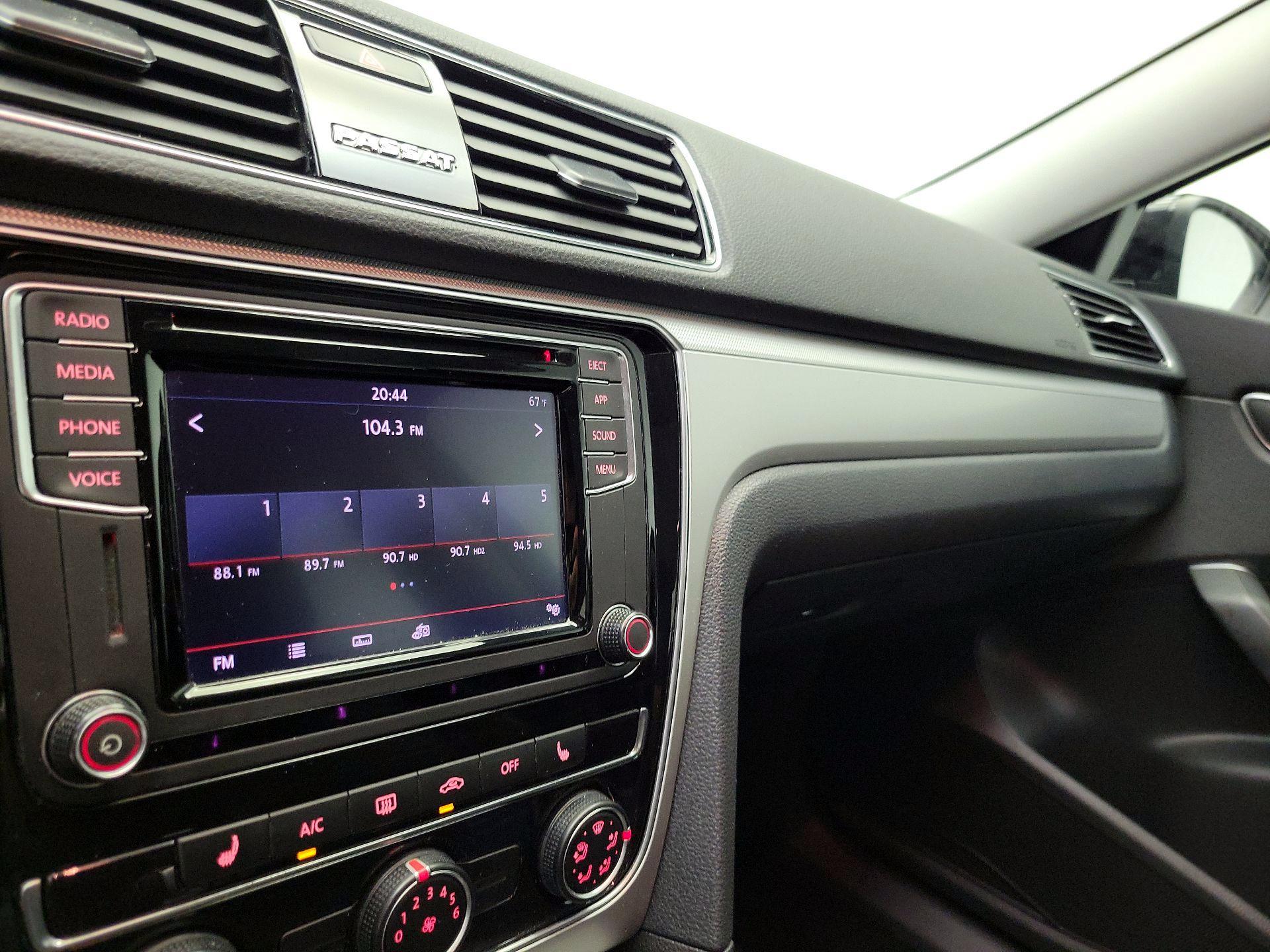 Thumbnail: 2019 Volkswagen Passat - 15