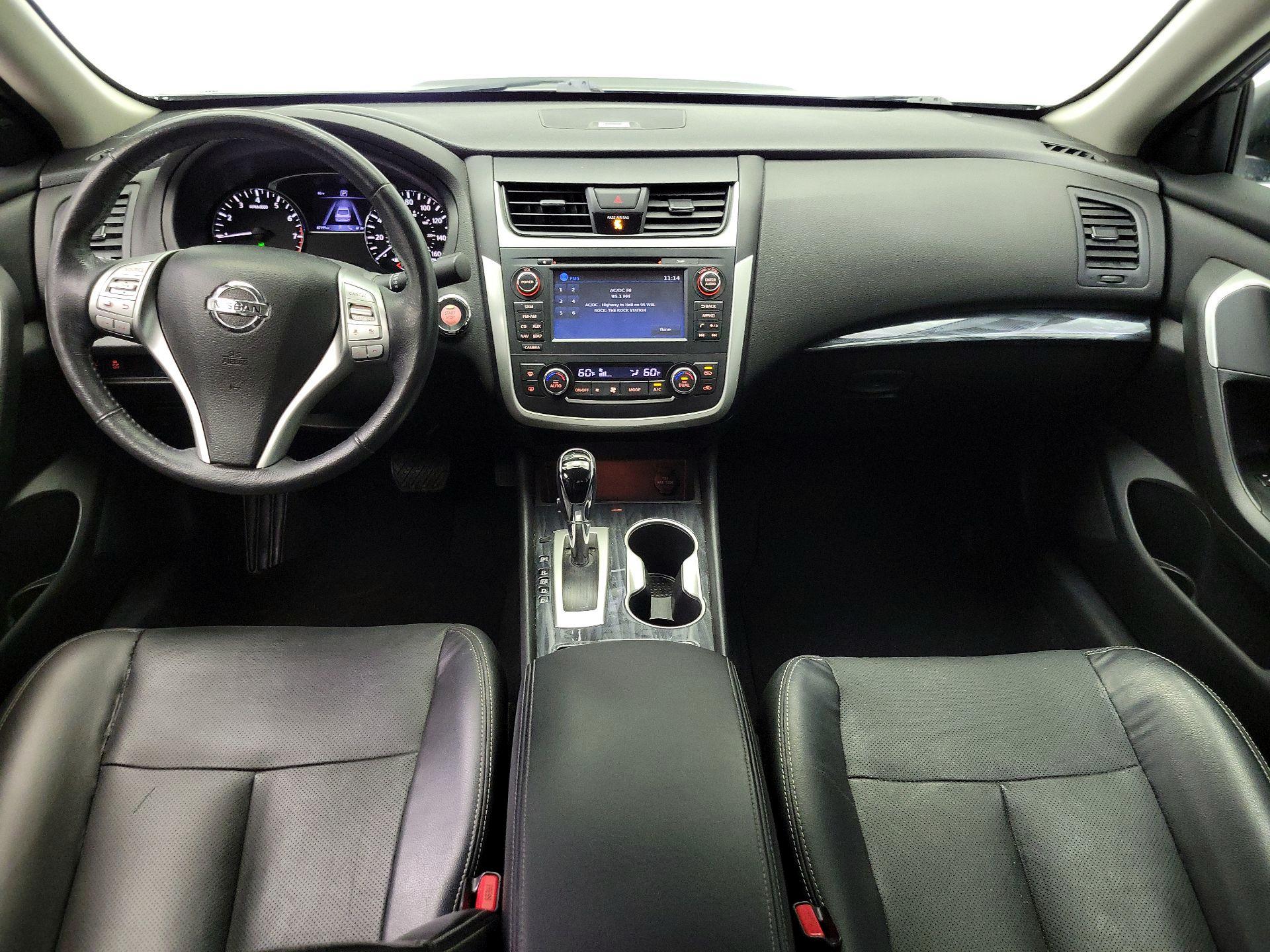 Thumbnail: 2016 Nissan Altima - 9