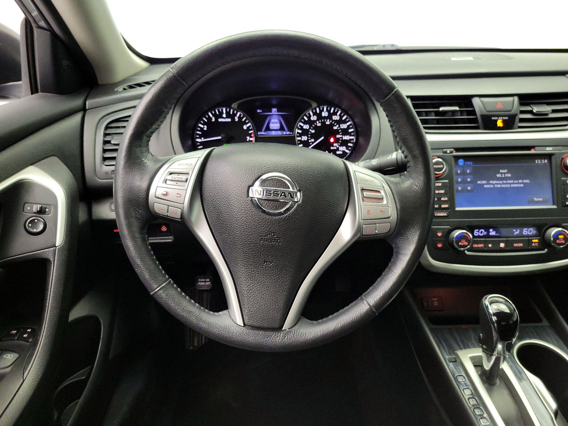 Thumbnail: 2016 Nissan Altima - 10