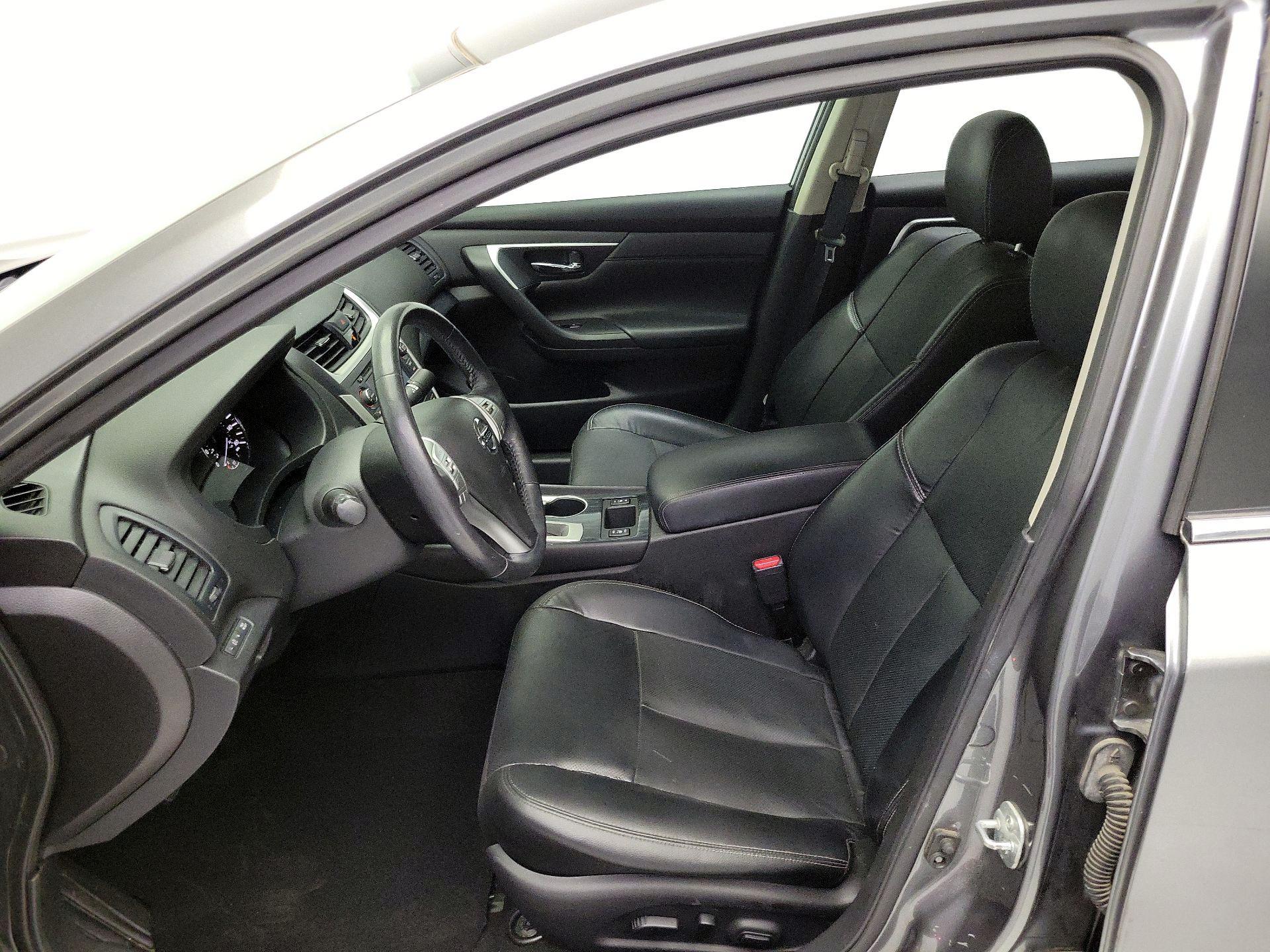 Thumbnail: 2016 Nissan Altima - 11