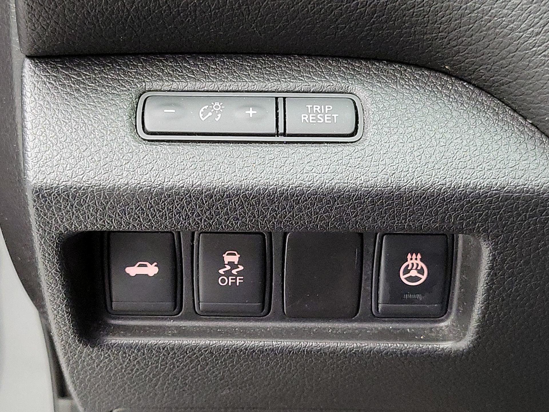 Thumbnail: 2016 Nissan Altima - 13