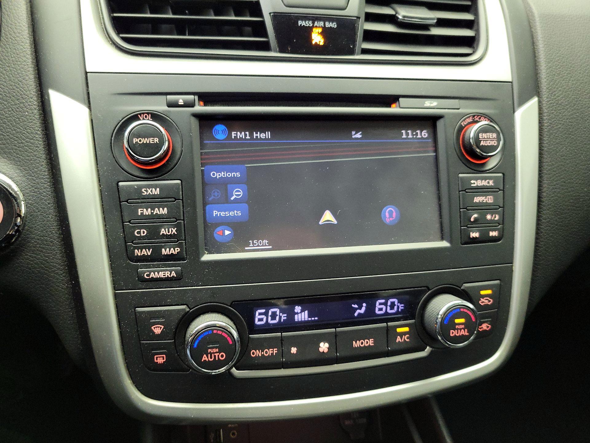 Thumbnail: 2016 Nissan Altima - 14