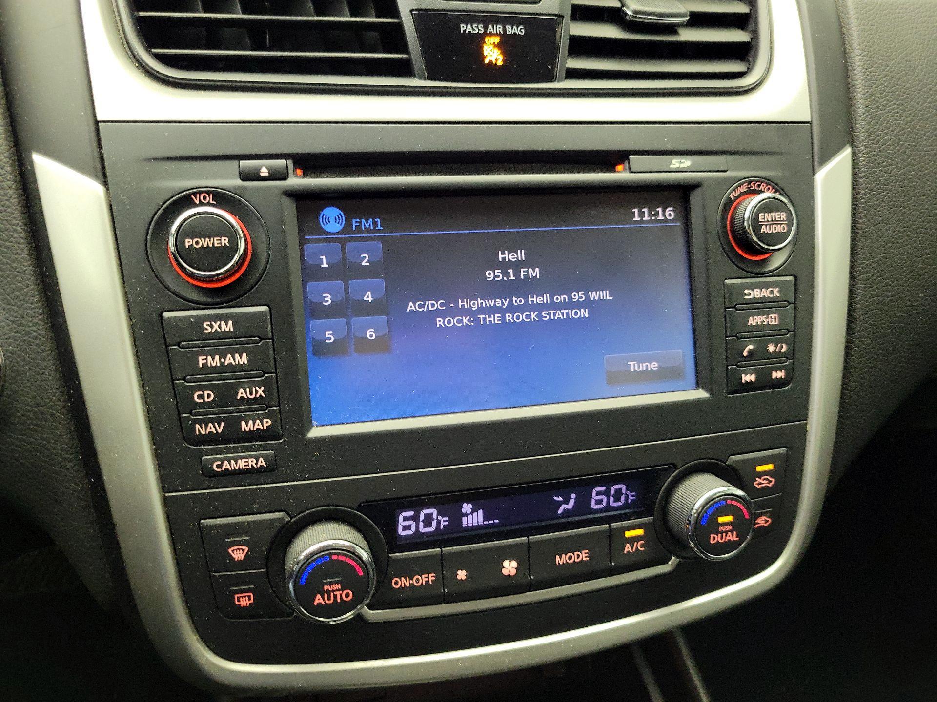 Thumbnail: 2016 Nissan Altima - 16
