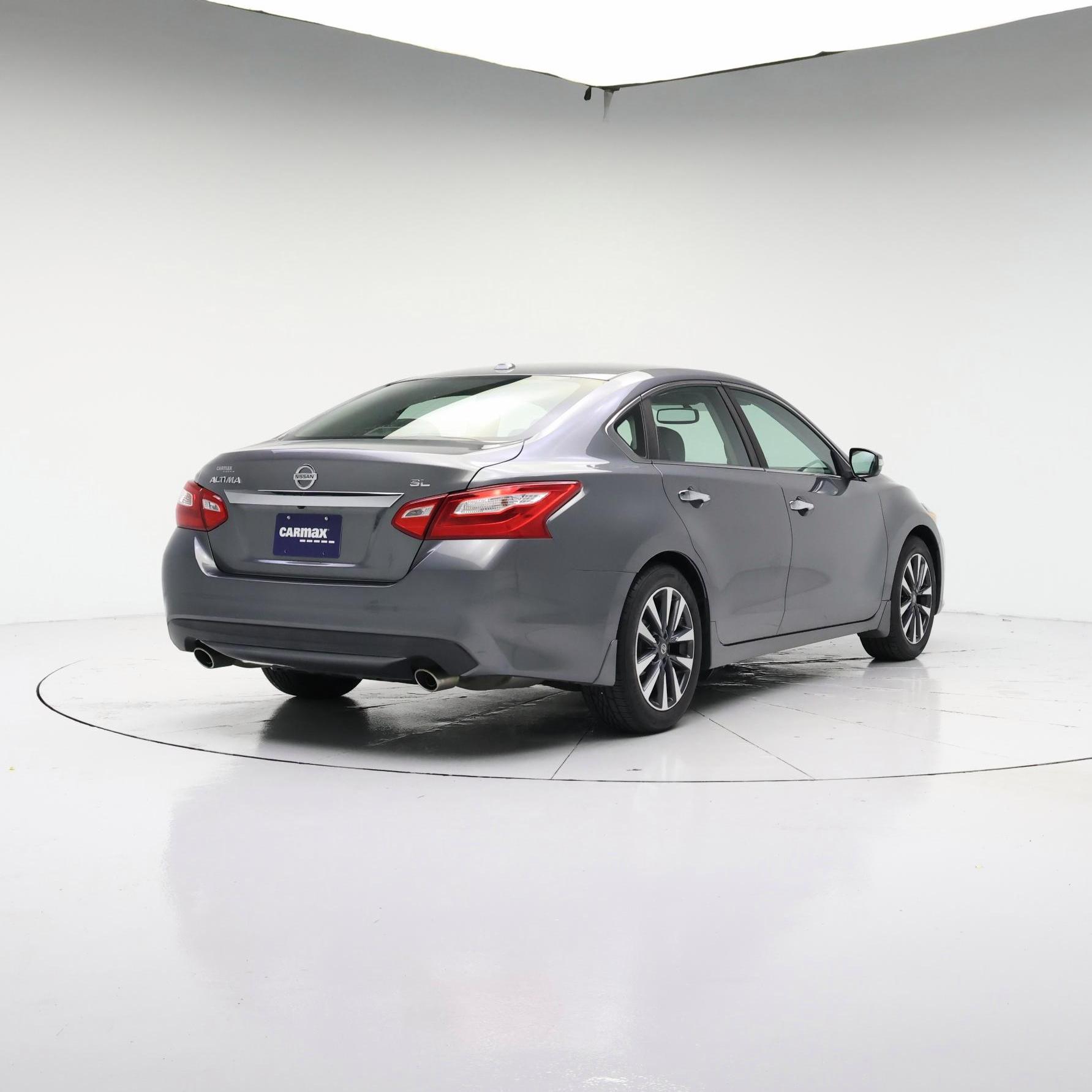 Thumbnail: 2016 Nissan Altima - 8