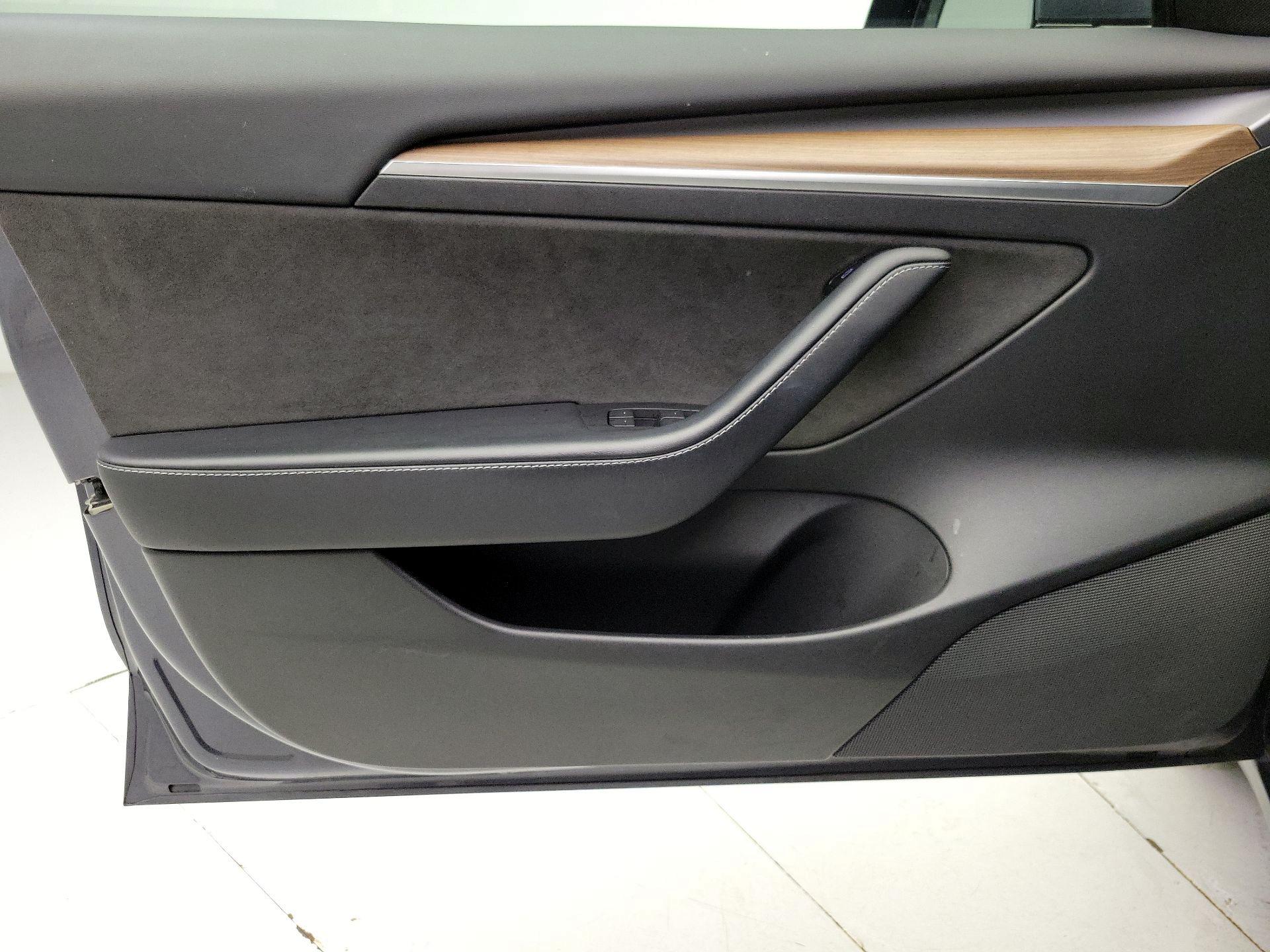Thumbnail: 2022 Tesla Model 3 - 12