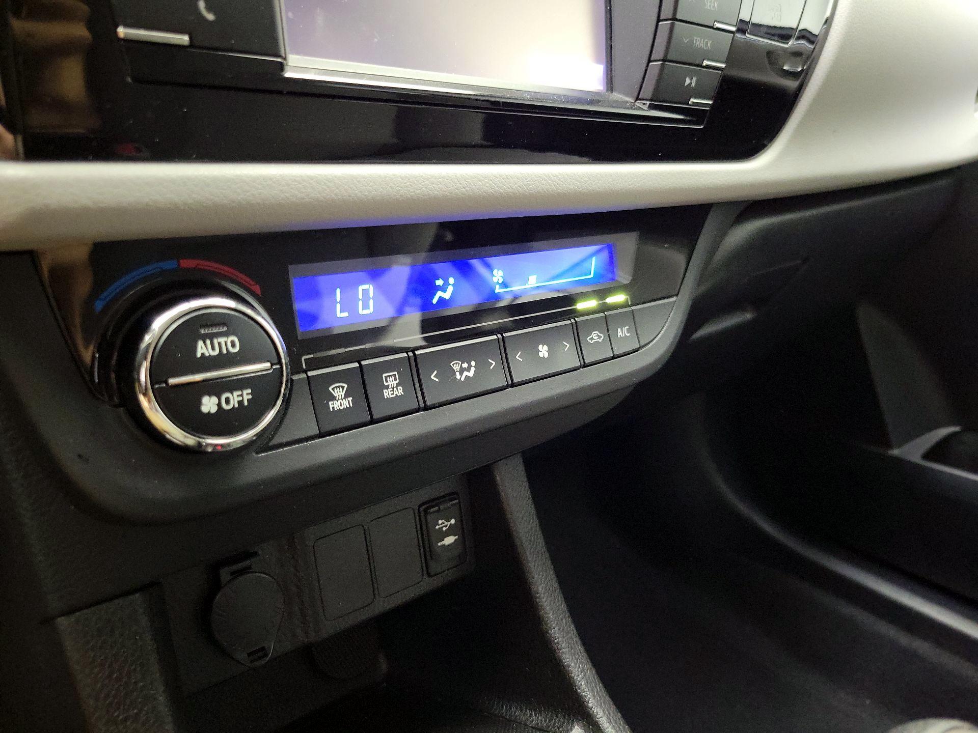 Thumbnail: 2014 Toyota Corolla - 15