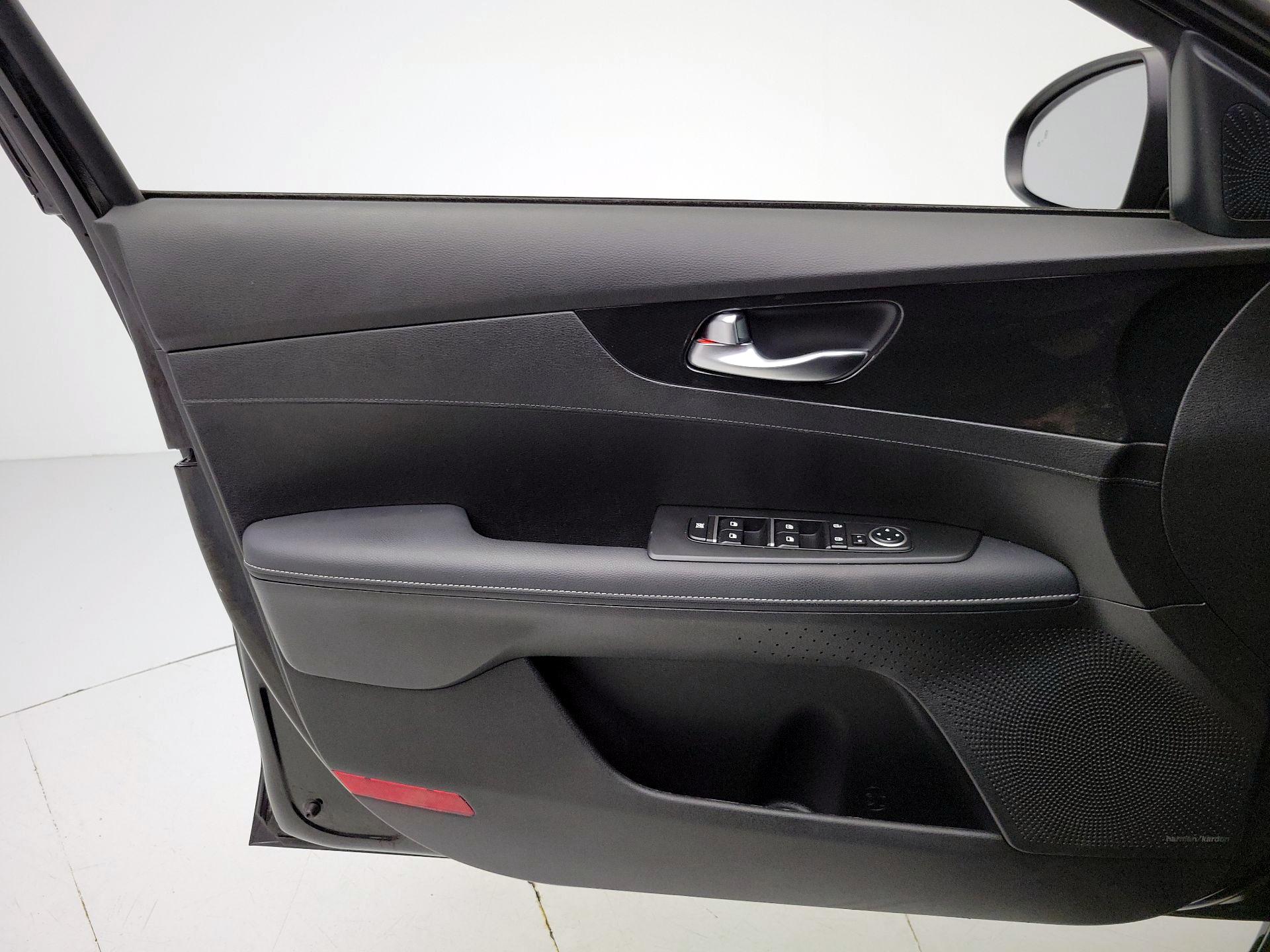 Thumbnail: 2023 Kia Forte - 12