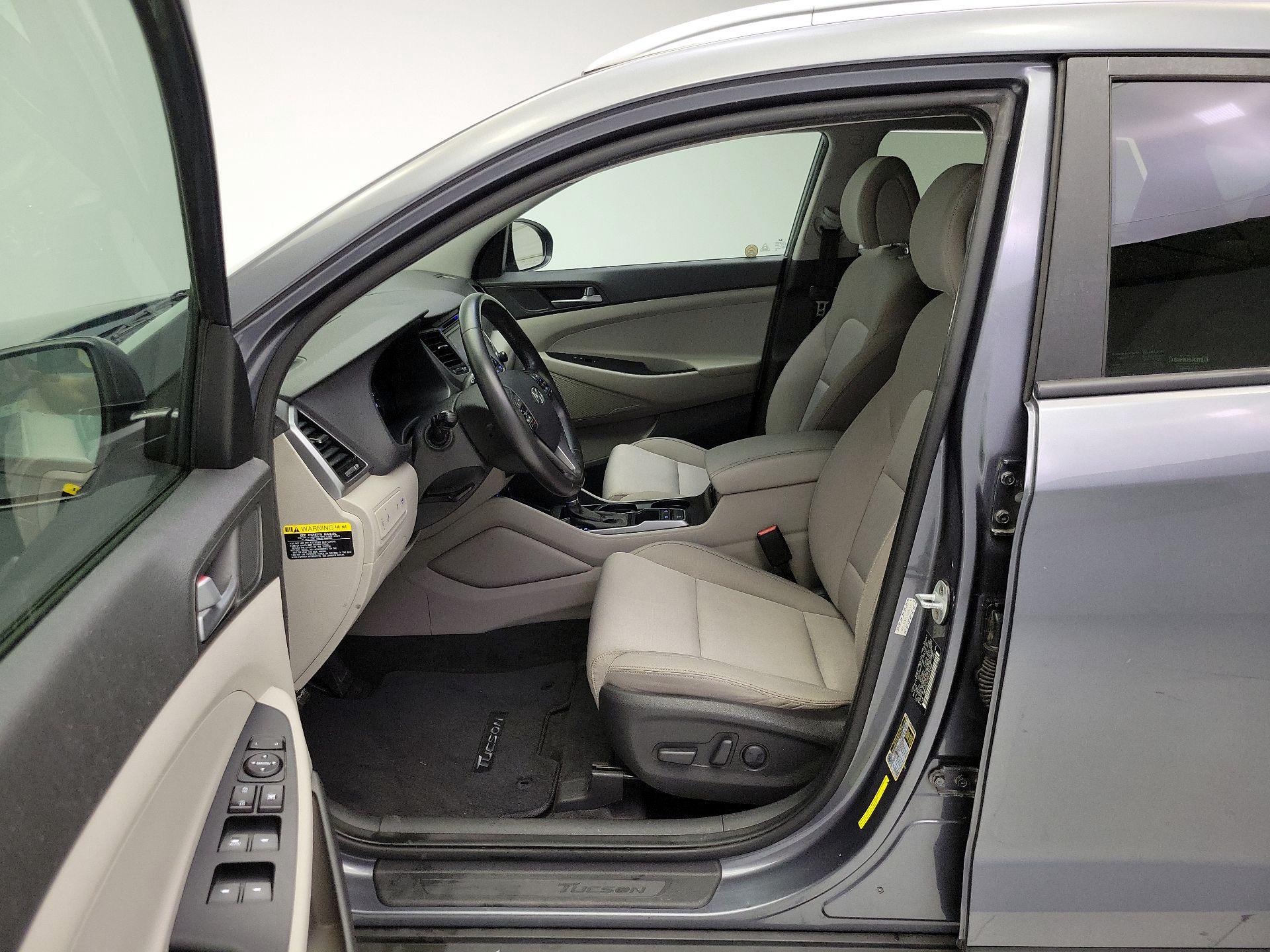 Thumbnail: 2016 Hyundai Tucson - 11