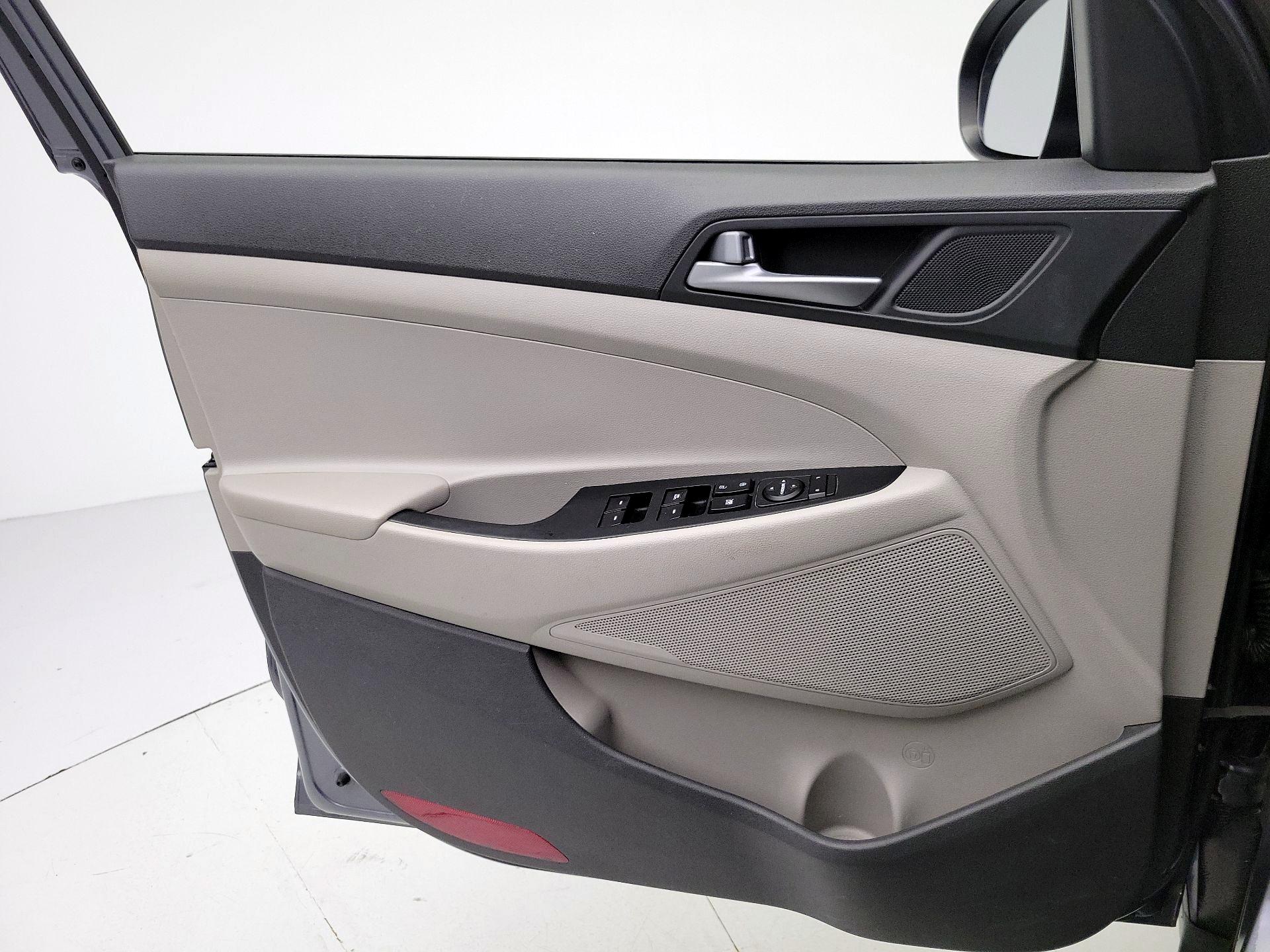 Thumbnail: 2016 Hyundai Tucson - 12