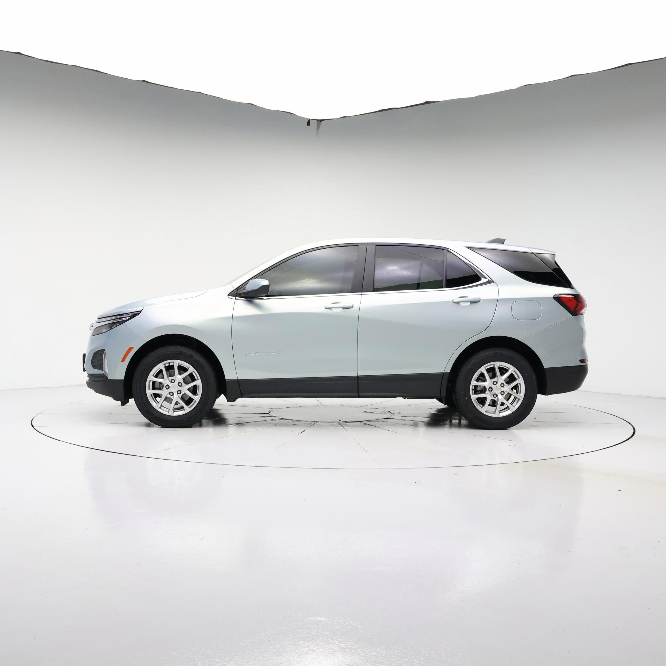 Thumbnail: 2022 Chevrolet Equinox - 3