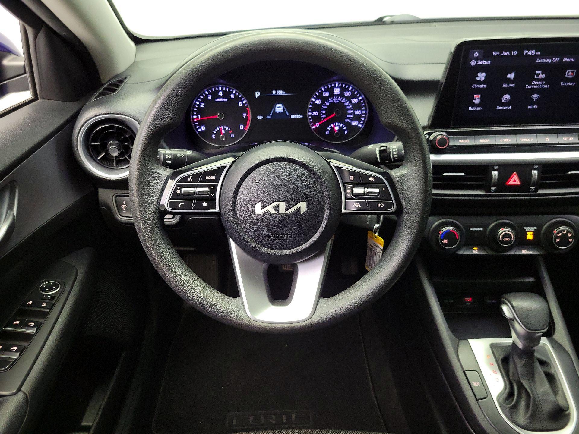 Thumbnail: 2023 Kia Forte - 10