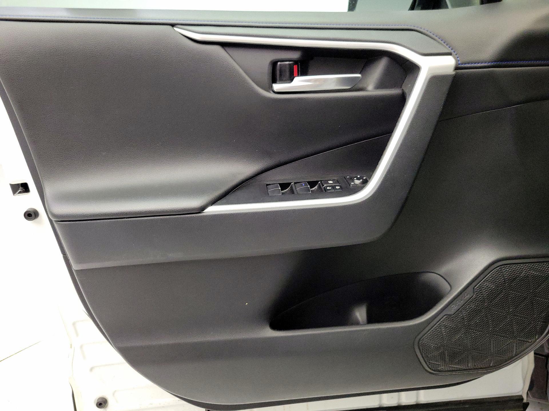 Thumbnail: 2021 Toyota RAV4 - 12