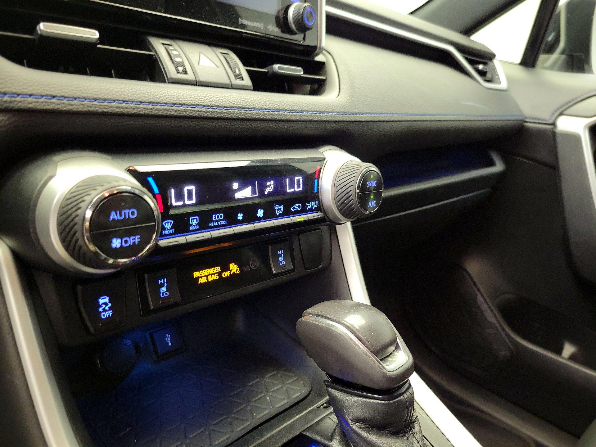 Thumbnail: 2021 Toyota RAV4 - 16