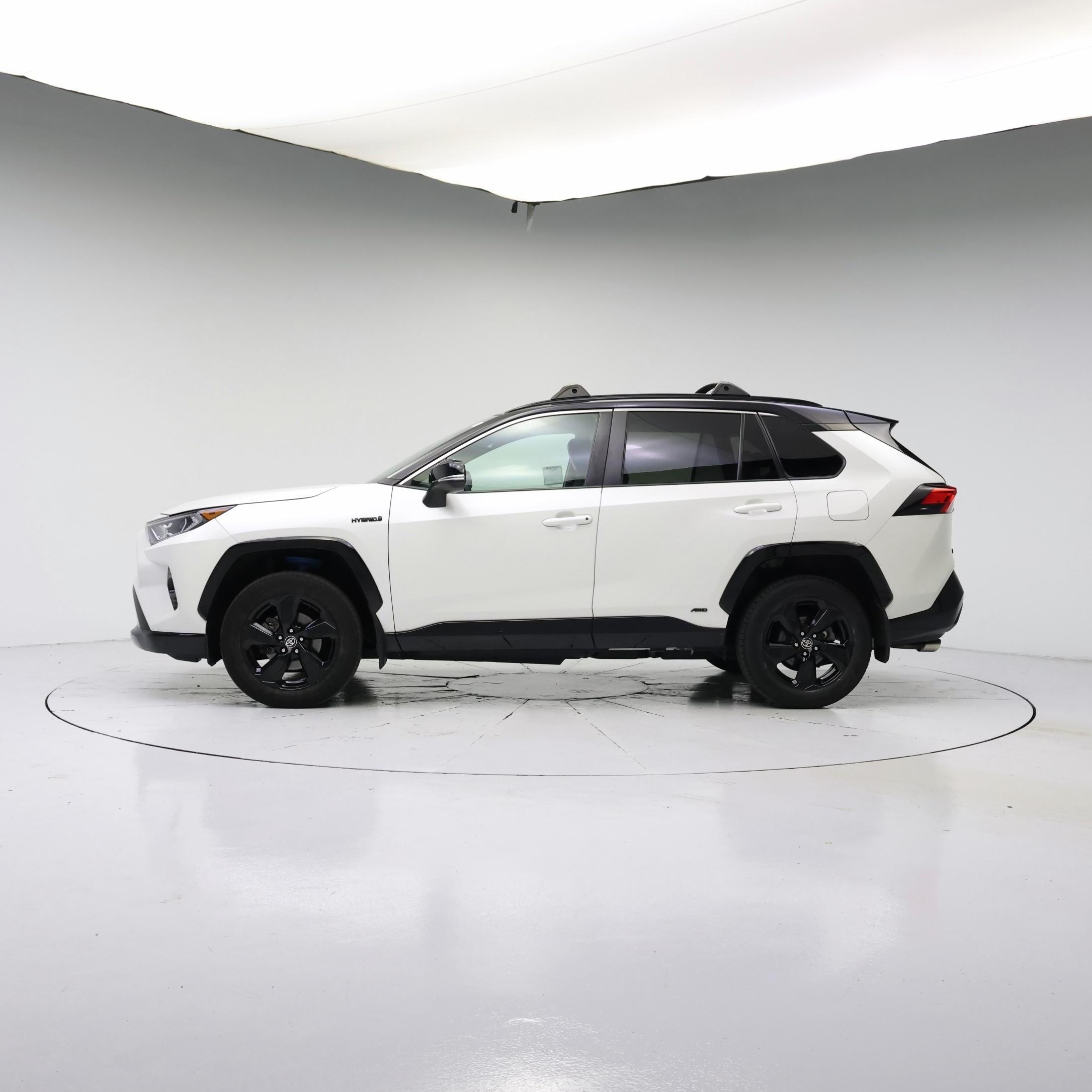 Thumbnail: 2021 Toyota RAV4 - 3