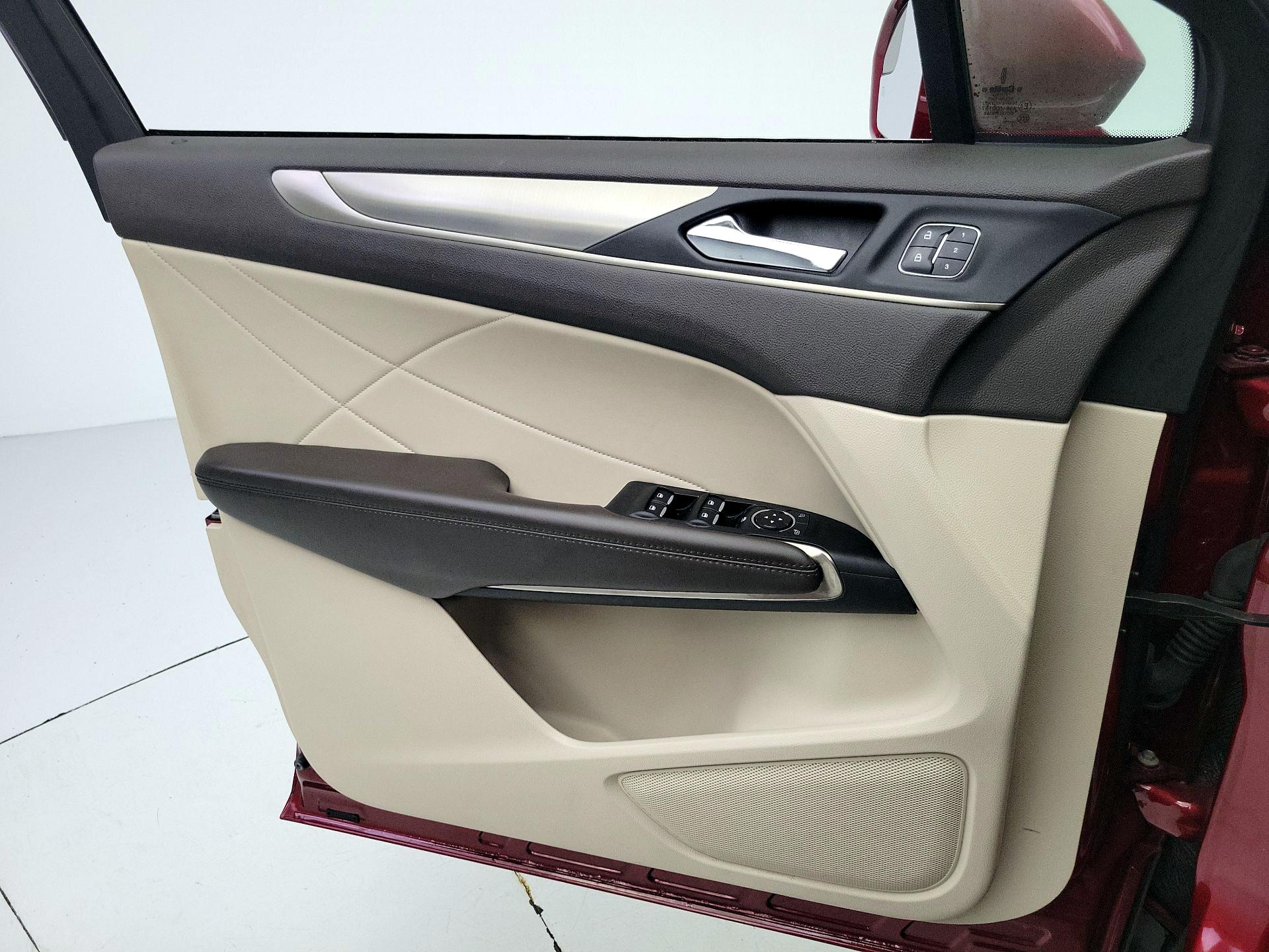 Thumbnail: 2018 Lincoln MKC - 12