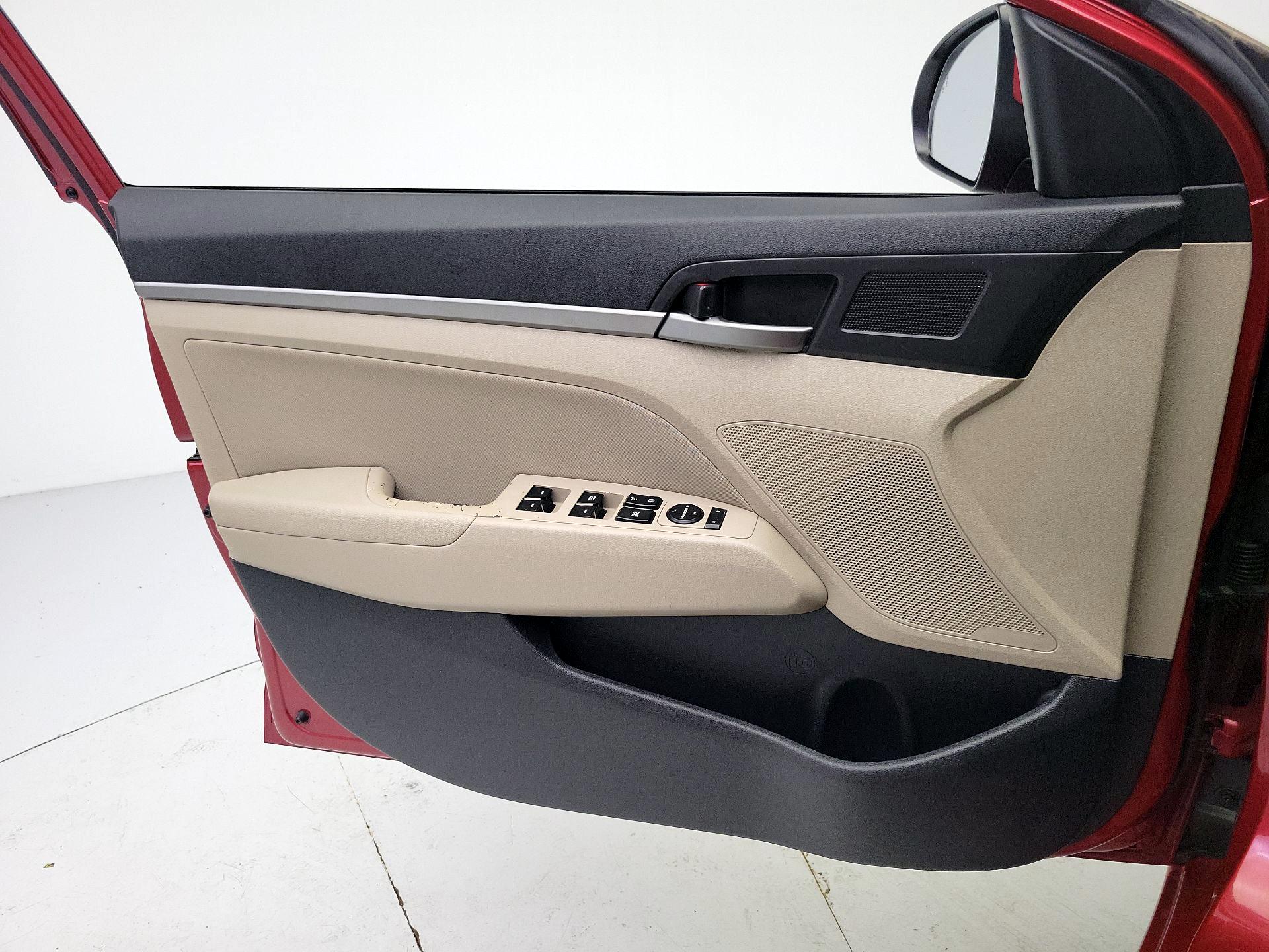 Thumbnail: 2018 Hyundai Elantra - 12