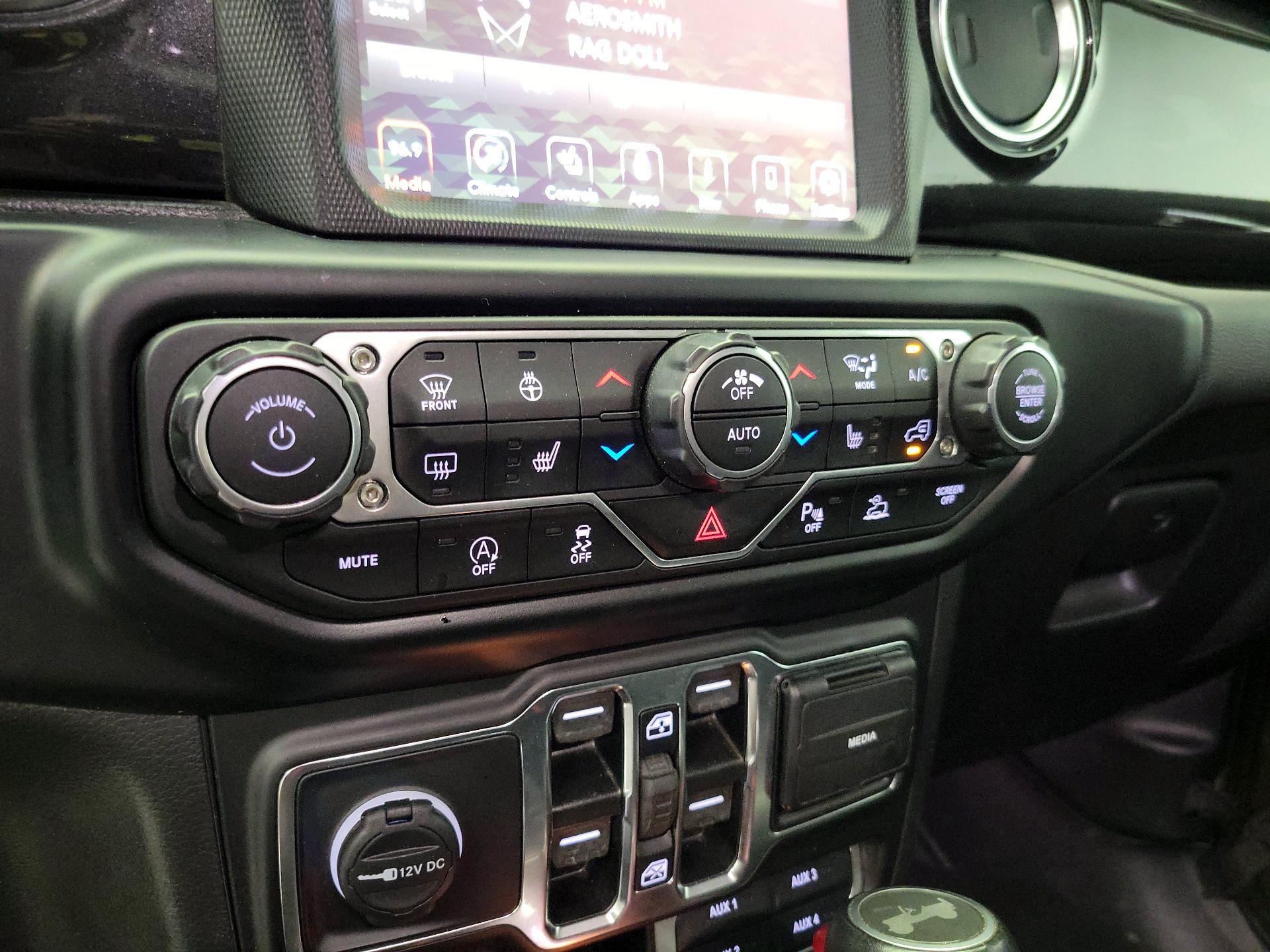 Thumbnail: 2022 Jeep Wrangler - 17
