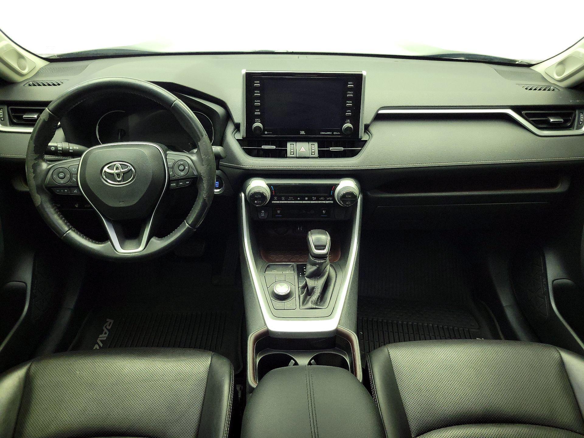 Thumbnail: 2019 Toyota RAV4 - 9