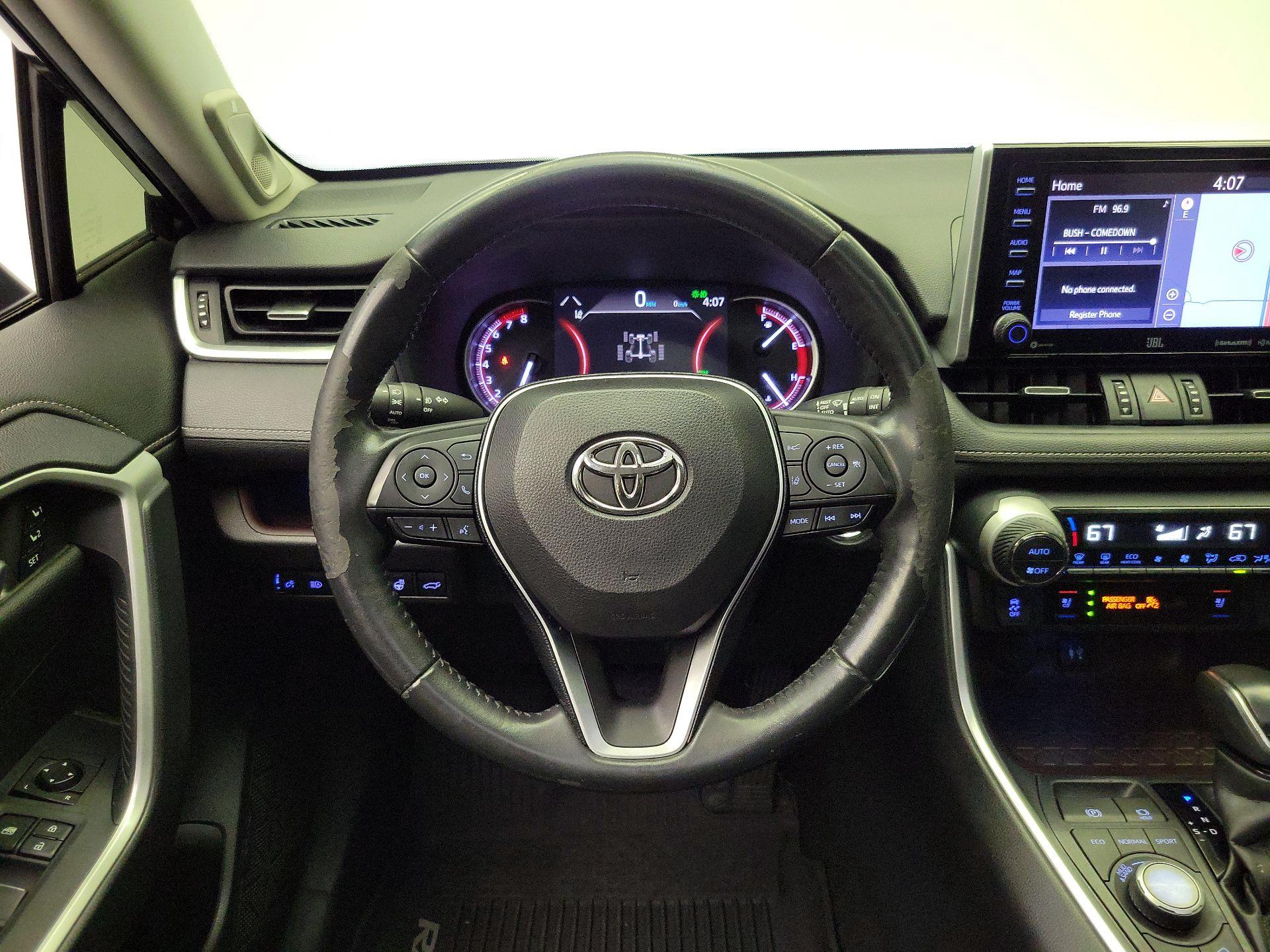 Thumbnail: 2019 Toyota RAV4 - 10