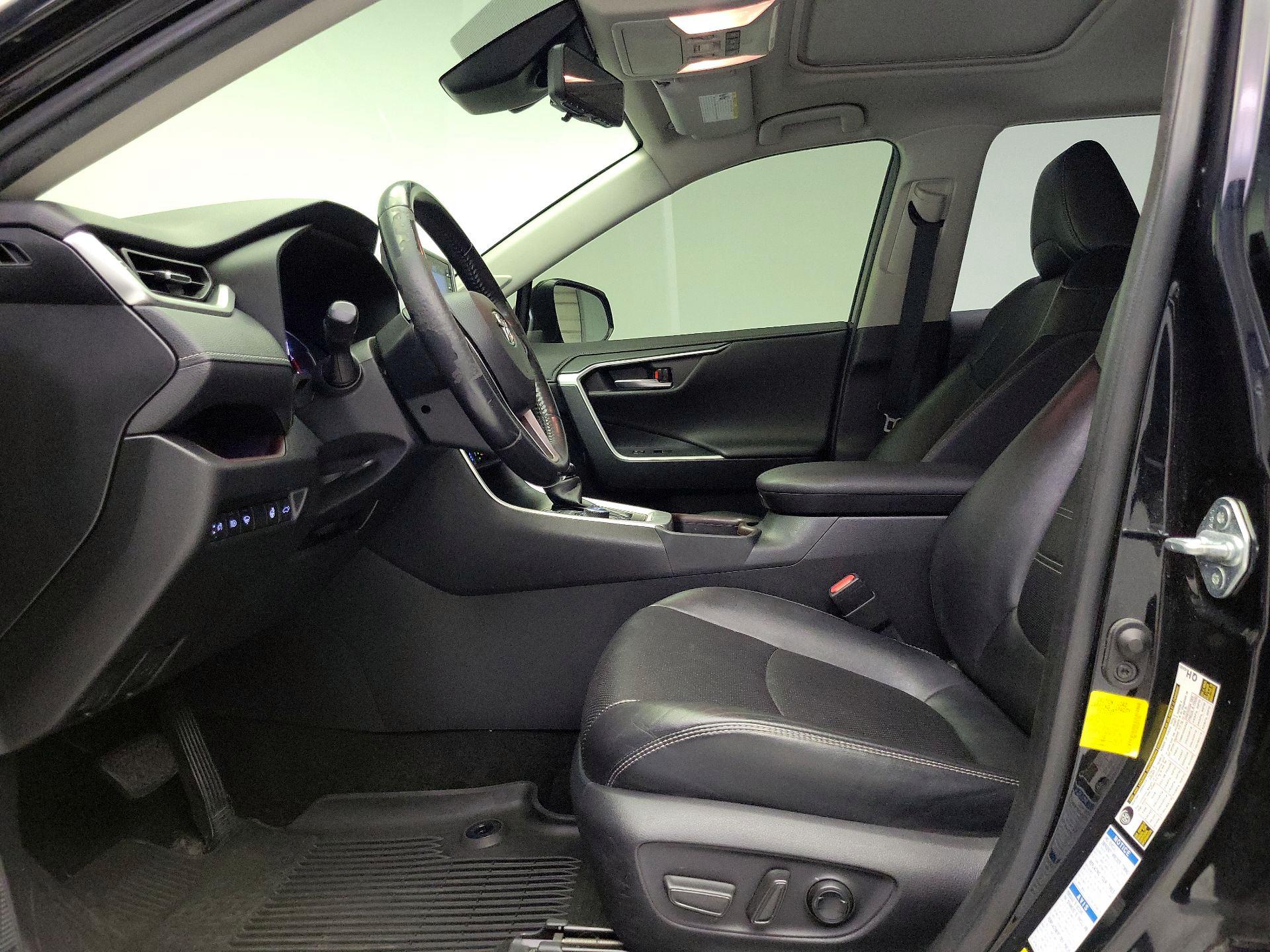 Thumbnail: 2019 Toyota RAV4 - 11