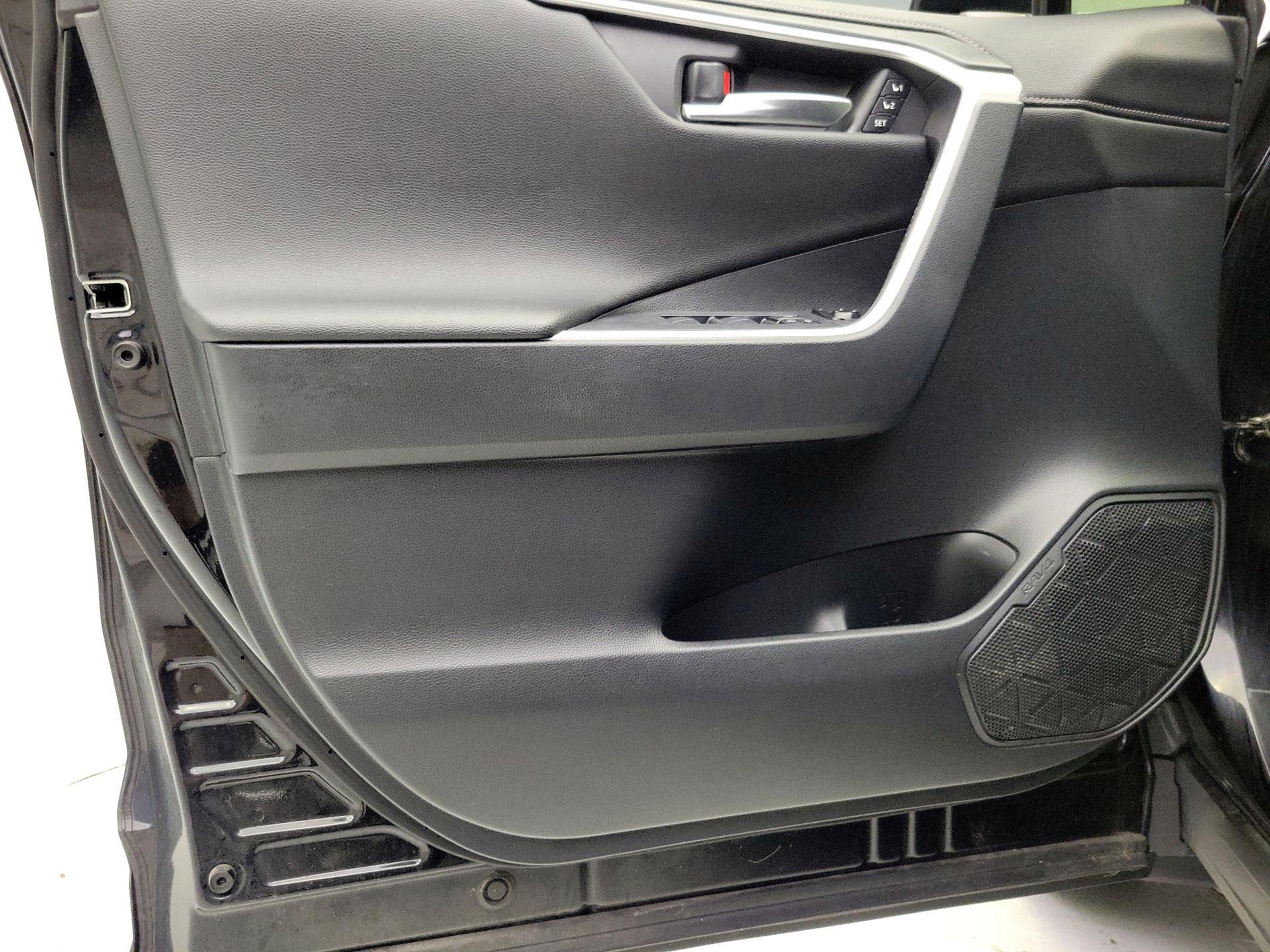 Thumbnail: 2019 Toyota RAV4 - 12