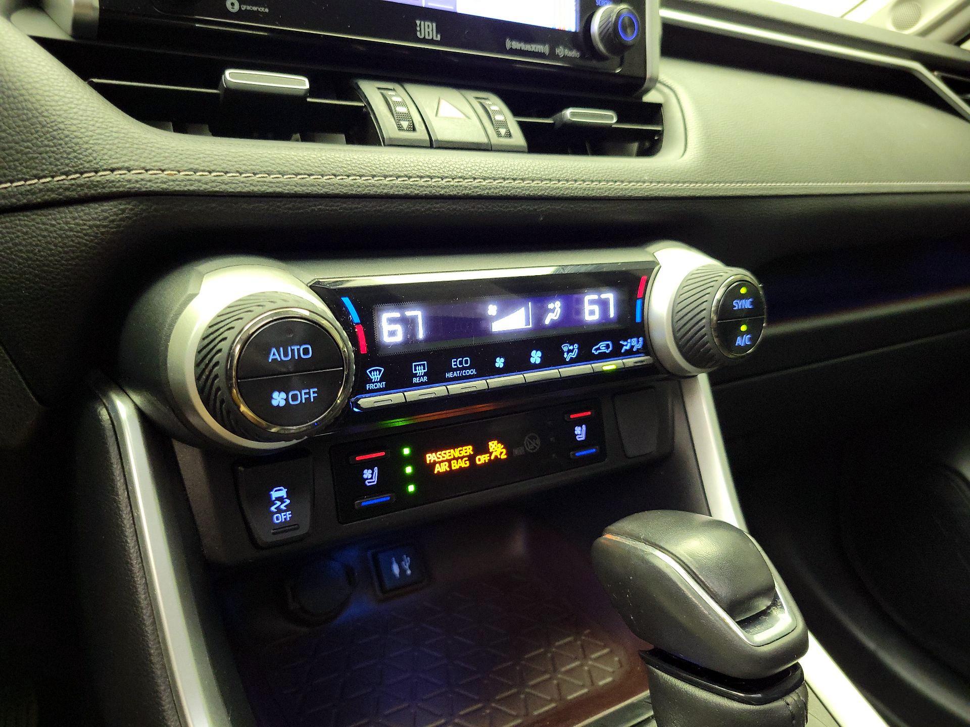 Thumbnail: 2019 Toyota RAV4 - 17