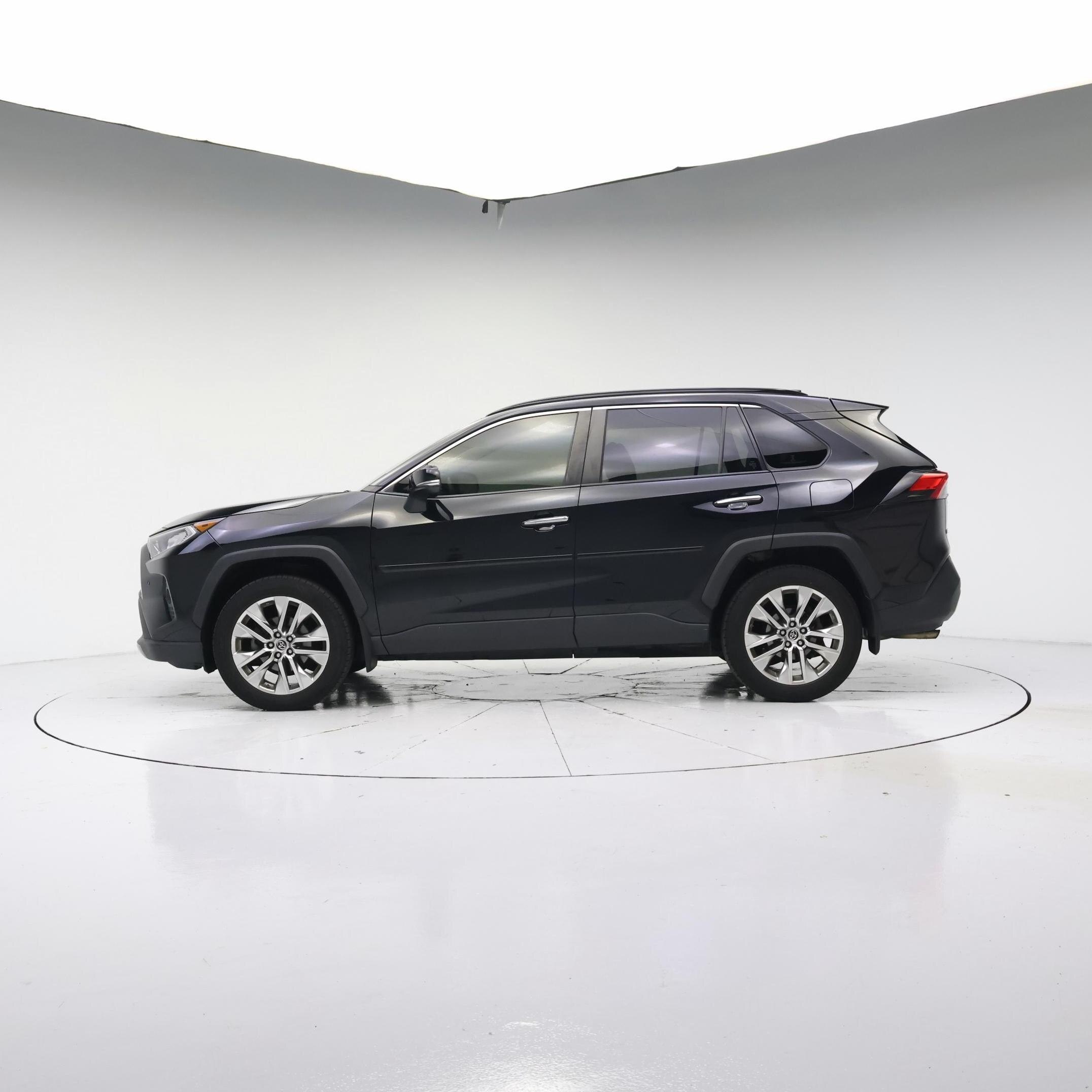Thumbnail: 2019 Toyota RAV4 - 3