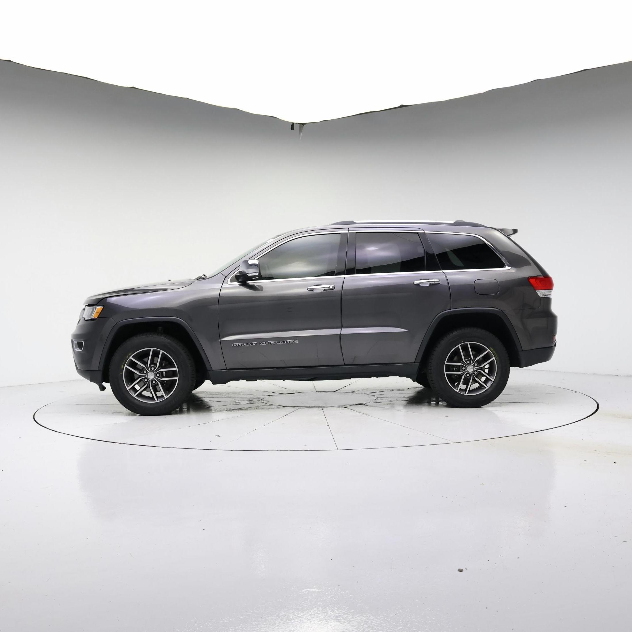 Thumbnail: 2018 Jeep Grand Cherokee - 3
