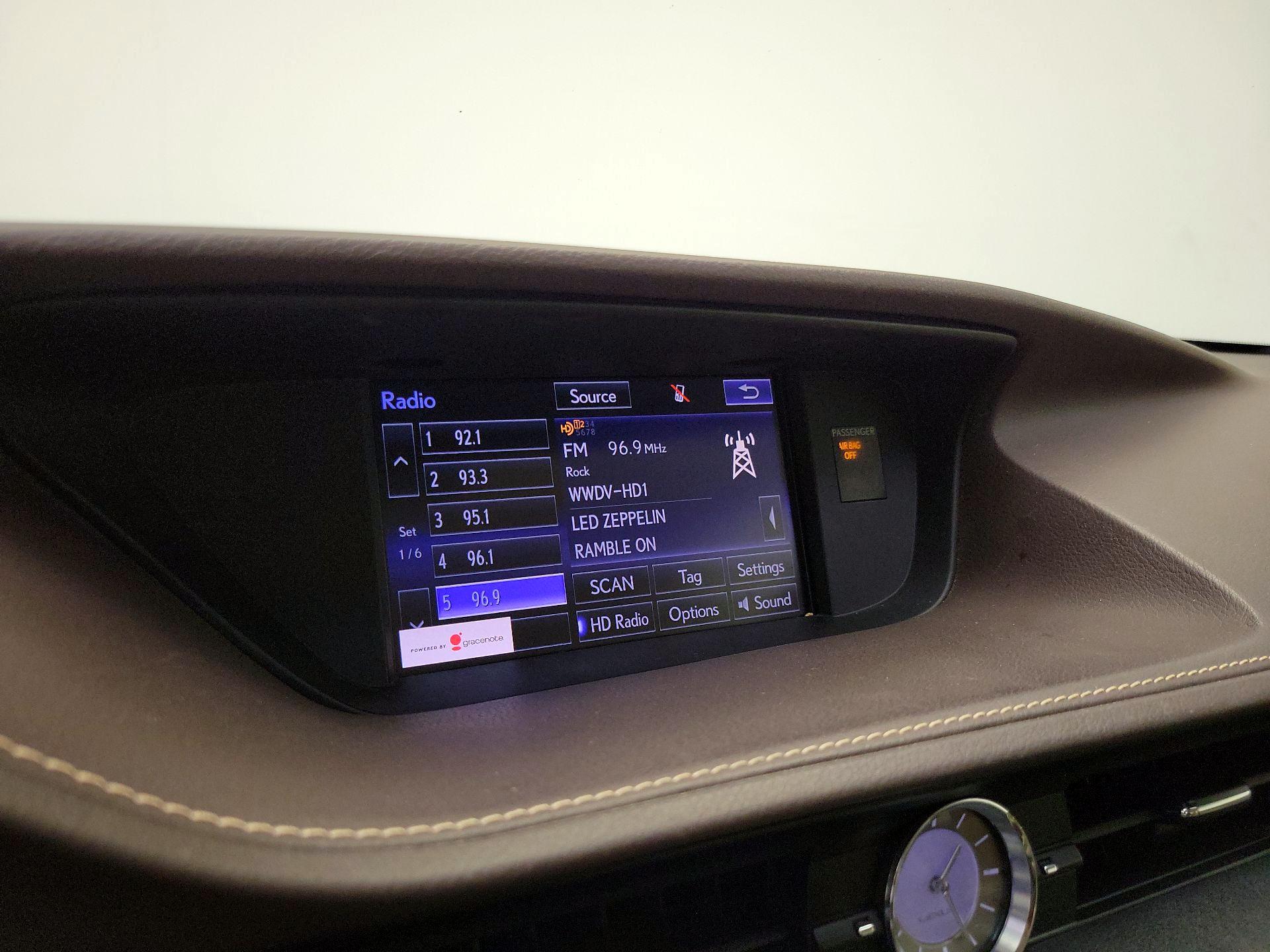 Thumbnail: 2016 Lexus ES - 16