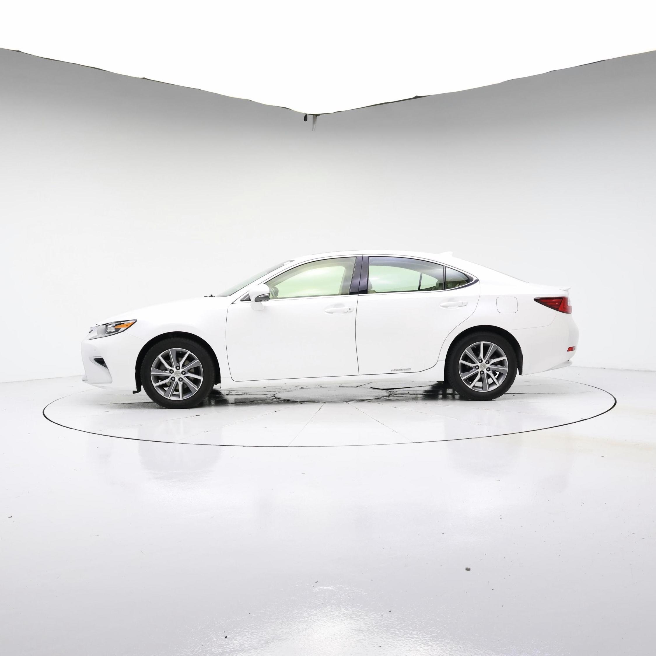 Thumbnail: 2016 Lexus ES - 3