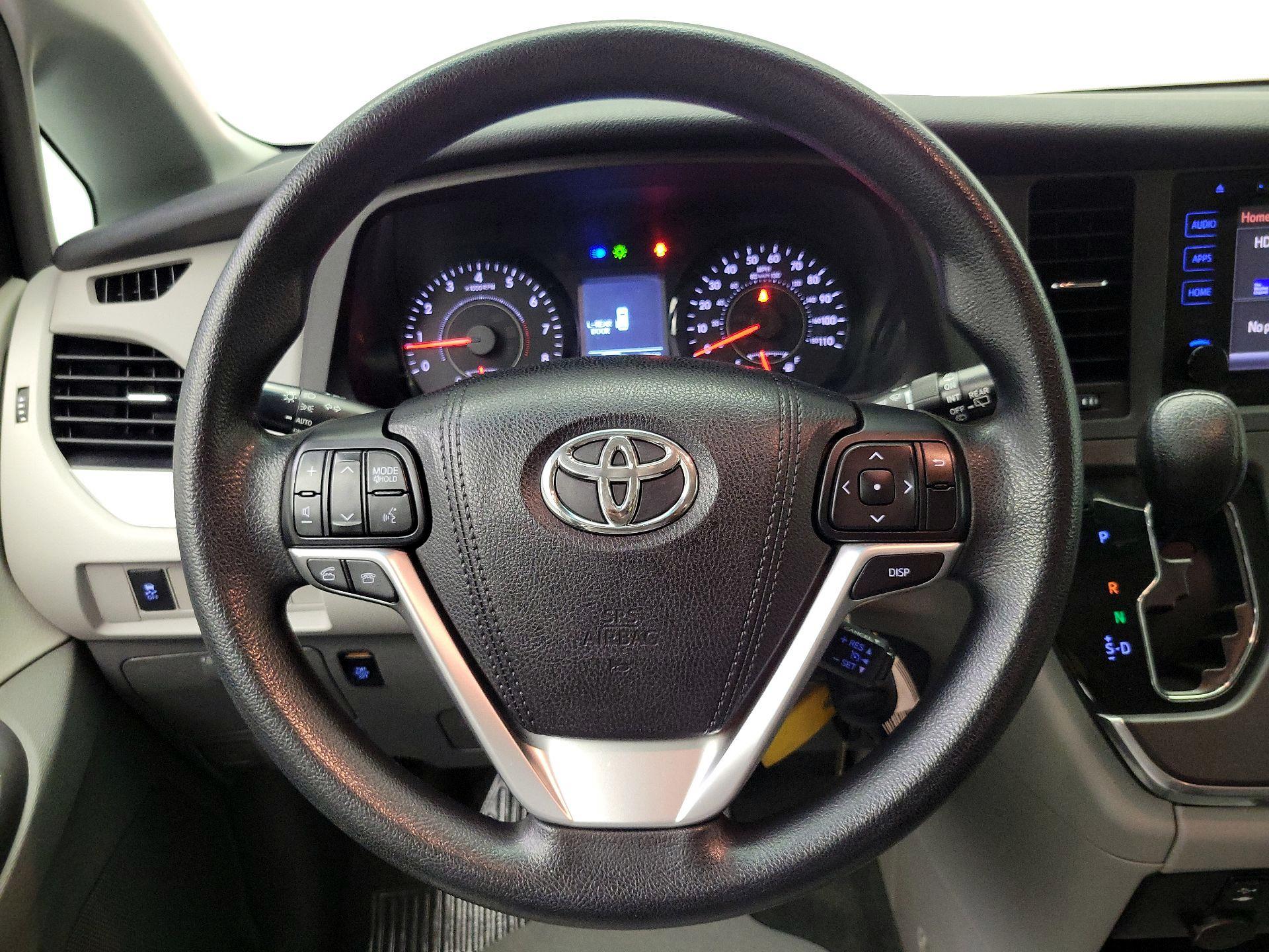 Thumbnail: 2015 Toyota Sienna - 10