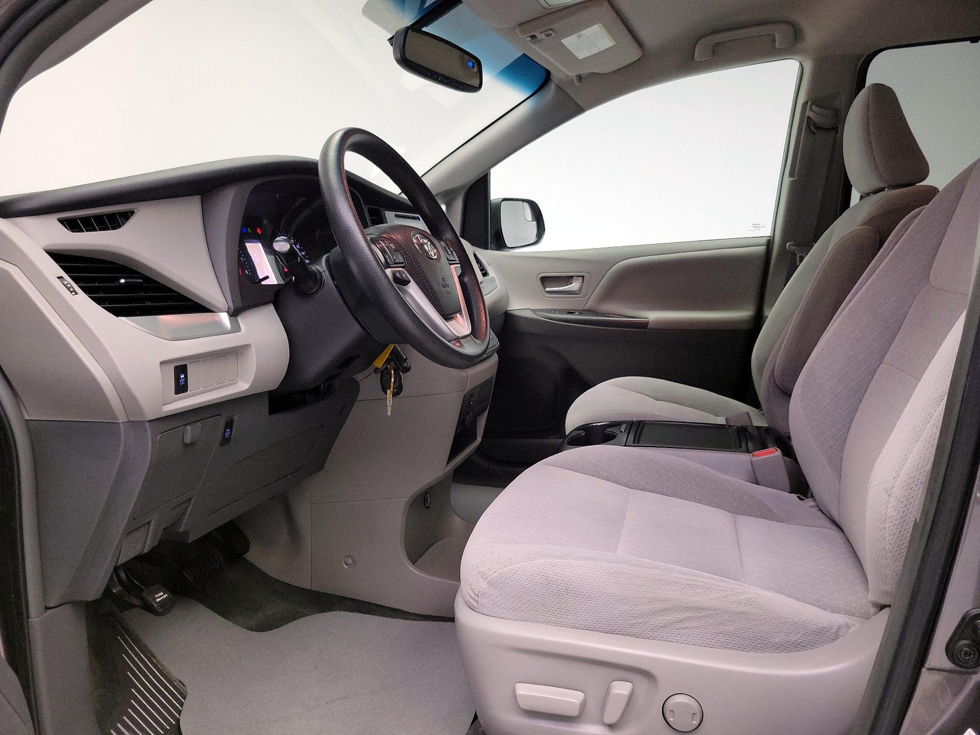 Thumbnail: 2015 Toyota Sienna - 11
