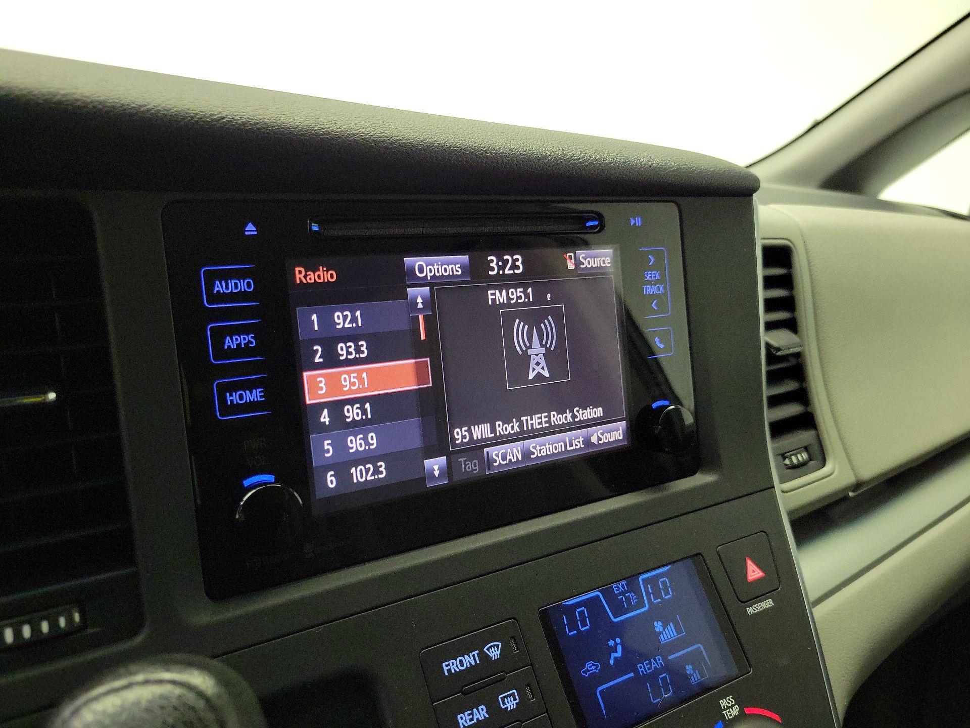 Thumbnail: 2015 Toyota Sienna - 15