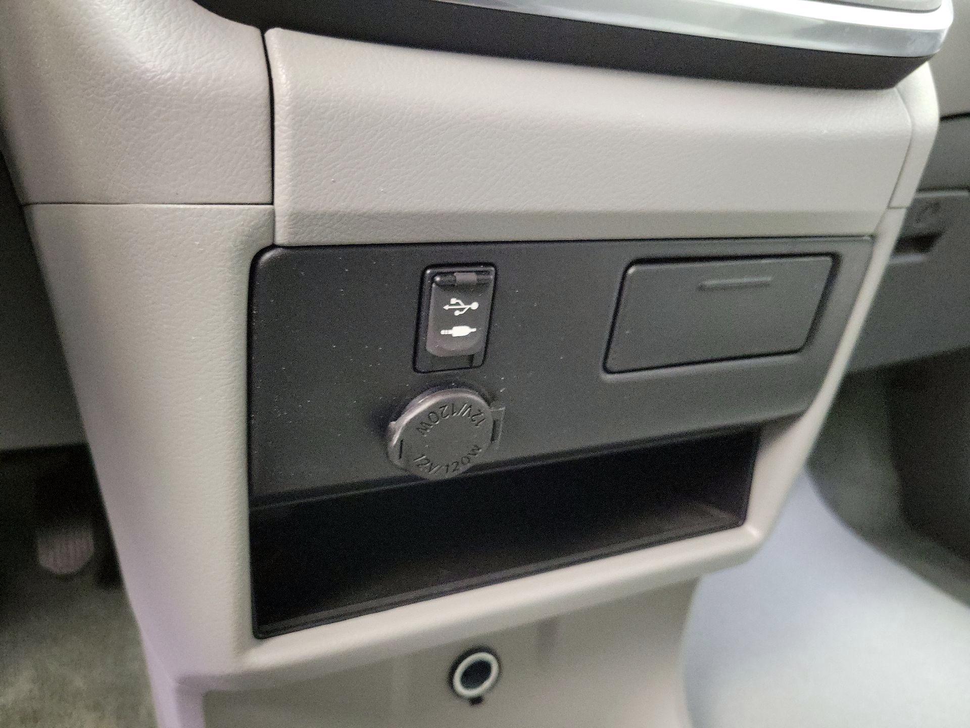 Thumbnail: 2015 Toyota Sienna - 18