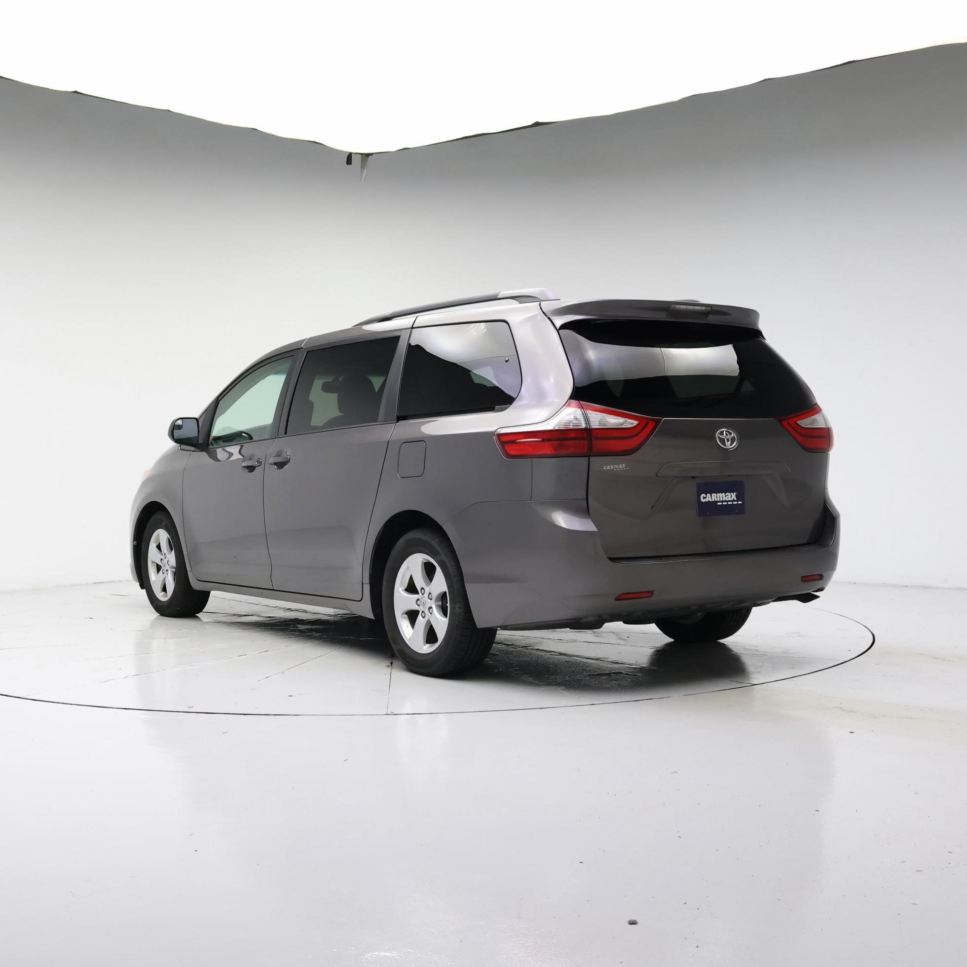 Thumbnail: 2015 Toyota Sienna - 2