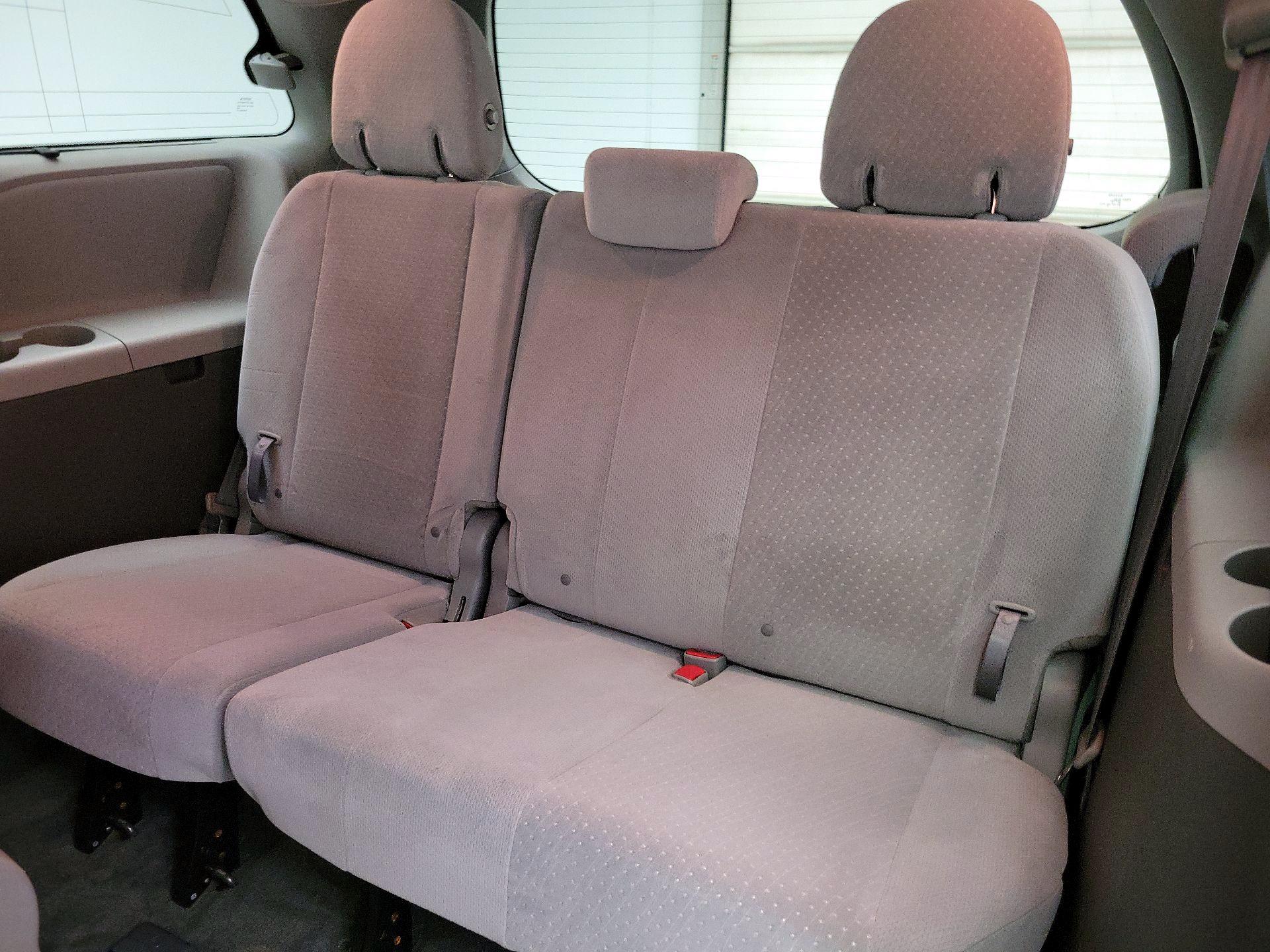 Thumbnail: 2015 Toyota Sienna - 20
