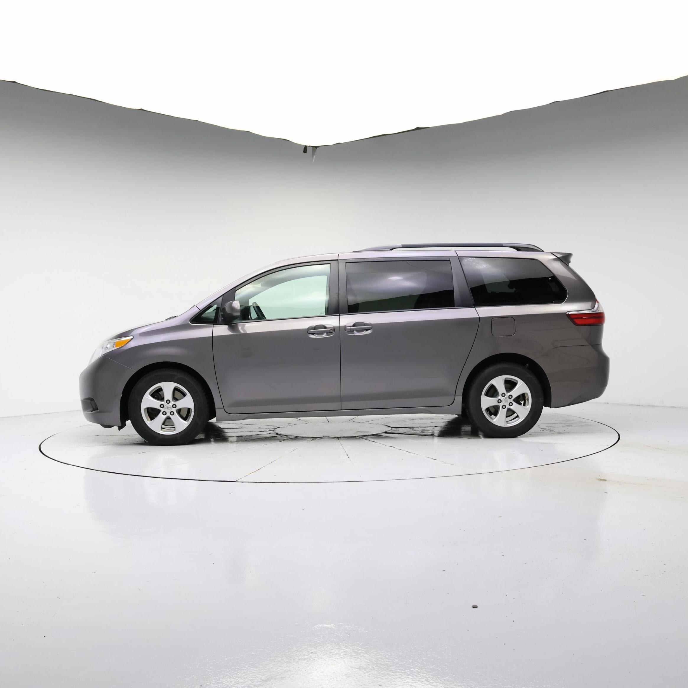 Thumbnail: 2015 Toyota Sienna - 3
