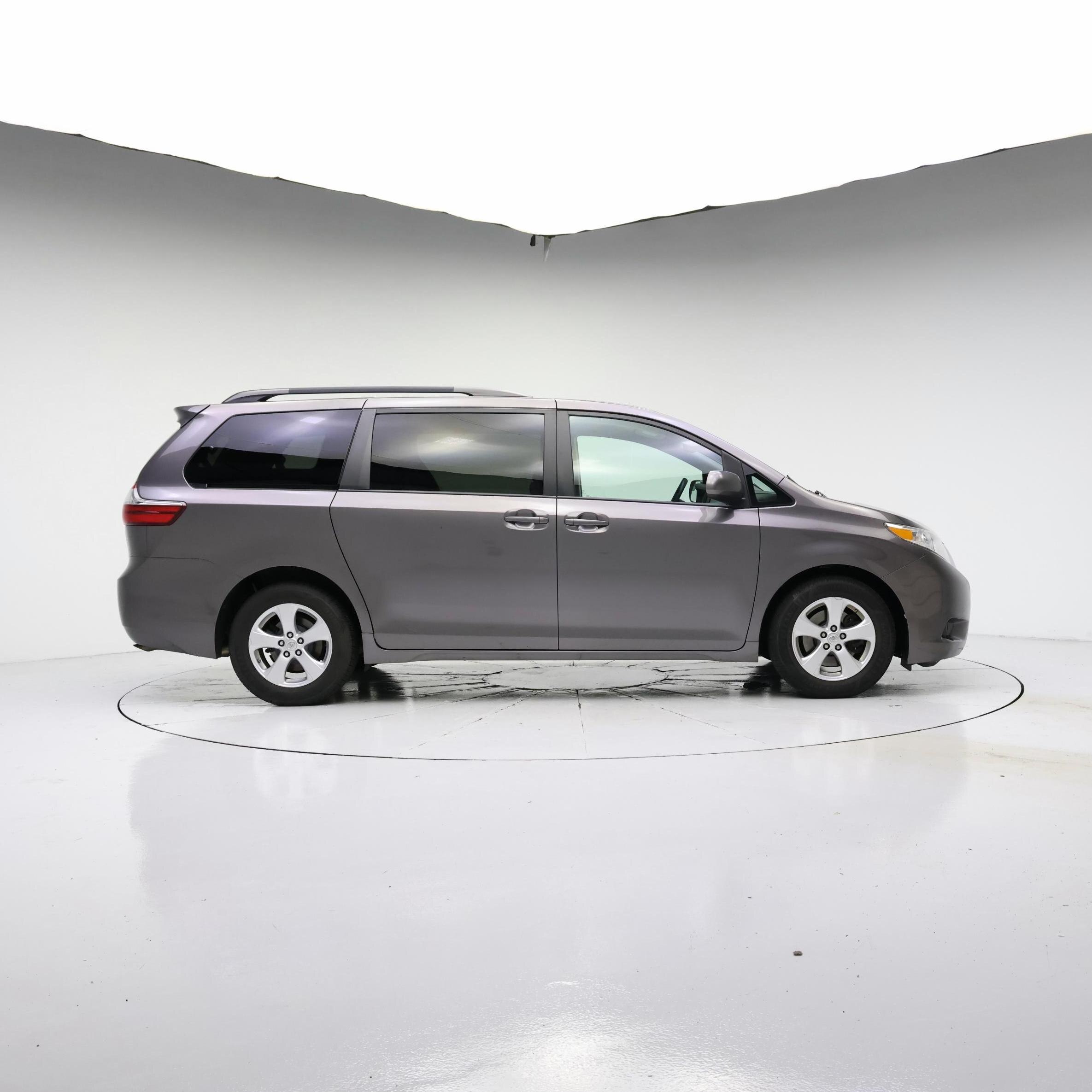 Thumbnail: 2015 Toyota Sienna - 7