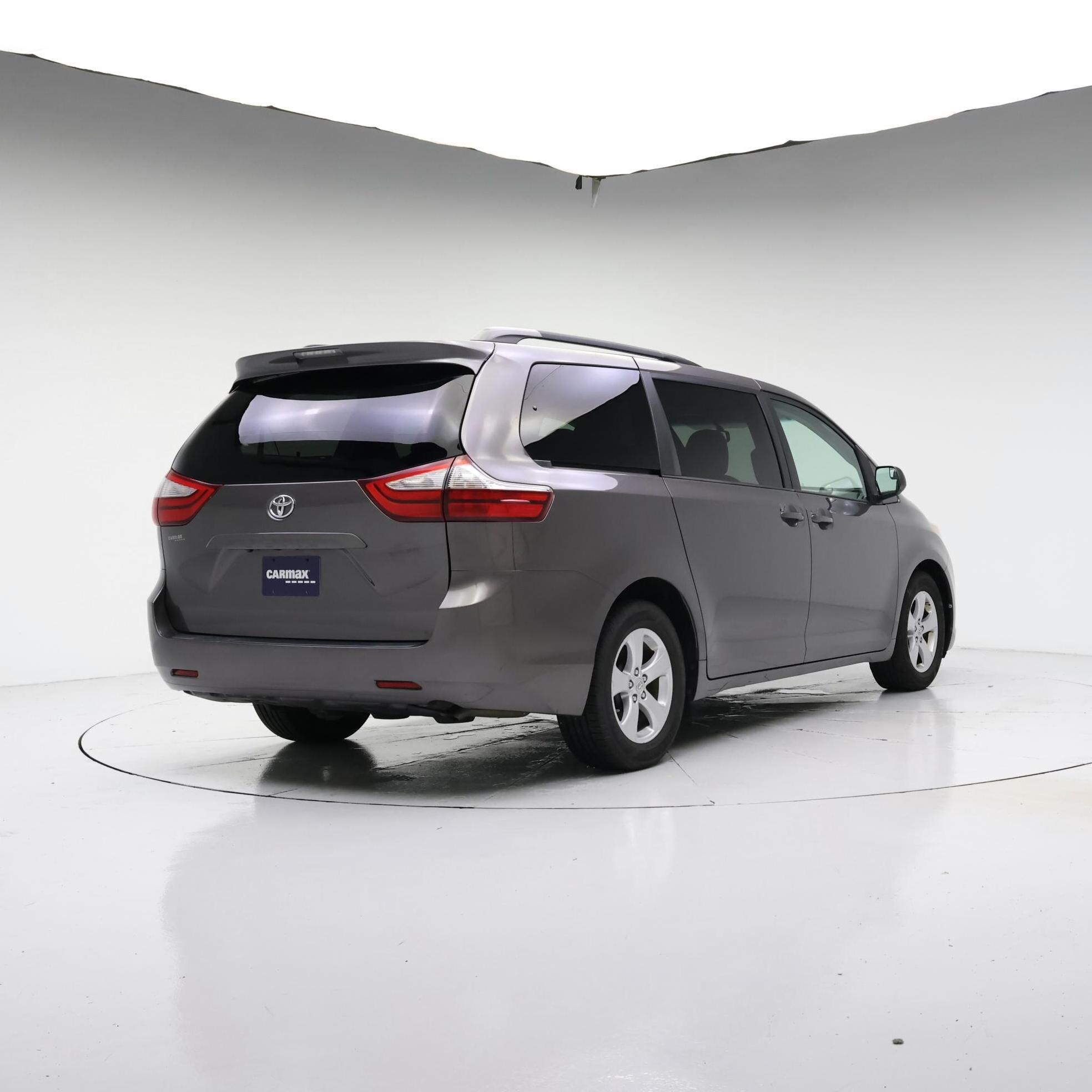 Thumbnail: 2015 Toyota Sienna - 8