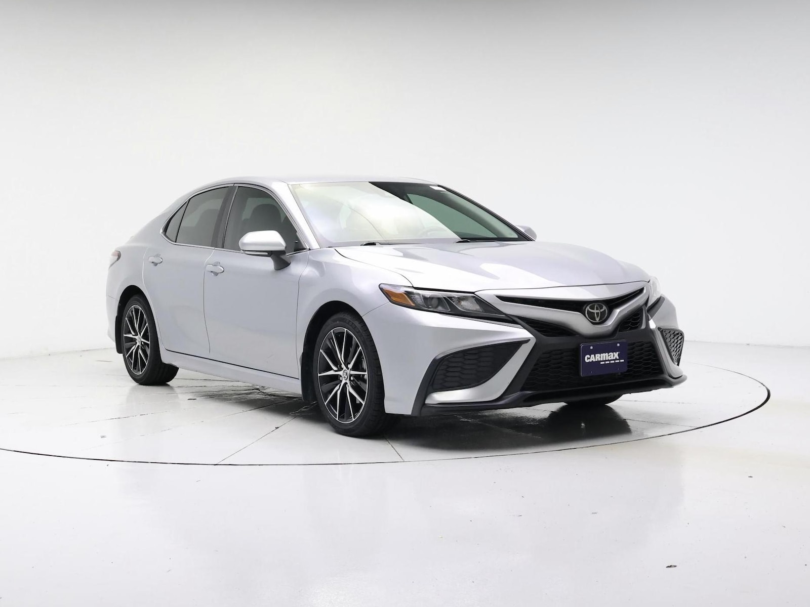2023 Toyota Camry SE - Photo 2