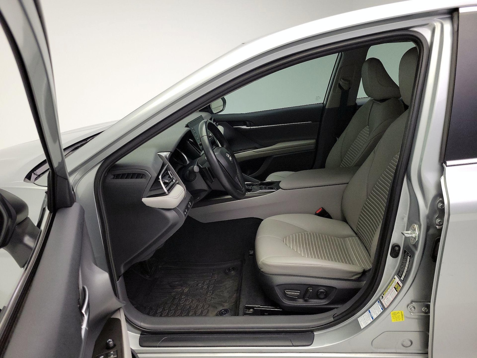 2023 Toyota Camry SE - Photo 12